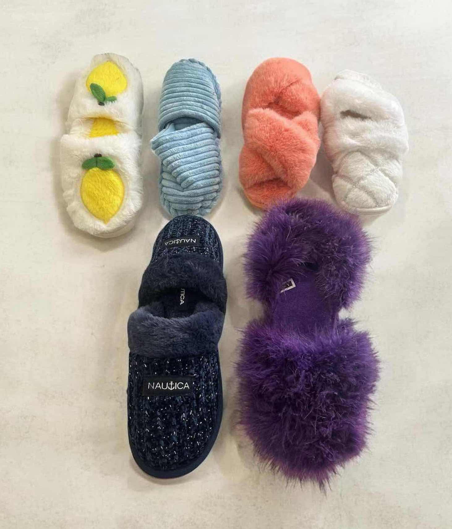 Photo 1 of 6- PLUSH SLIPPERS SIZE SMALL