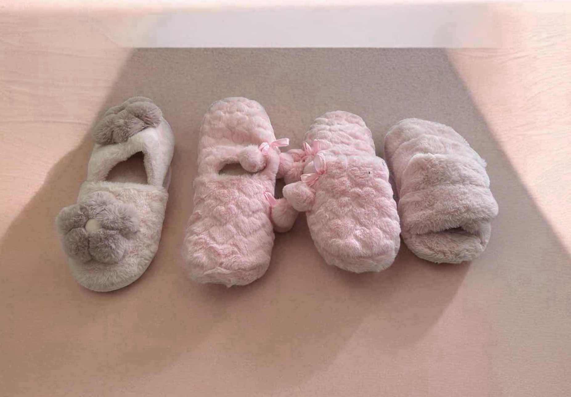 Photo 1 of 4- PLUSH PINK JESSICA SIMPSON SLIPPERS 2 SMALL 2 MEDIUM