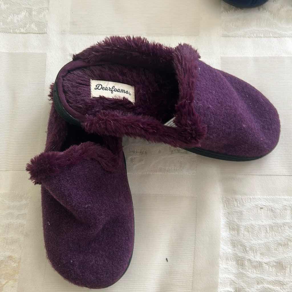 Photo 1 of 4-DEARFORMS PLUSH SLIPPERS 3 MEDIUM 1 SMALL