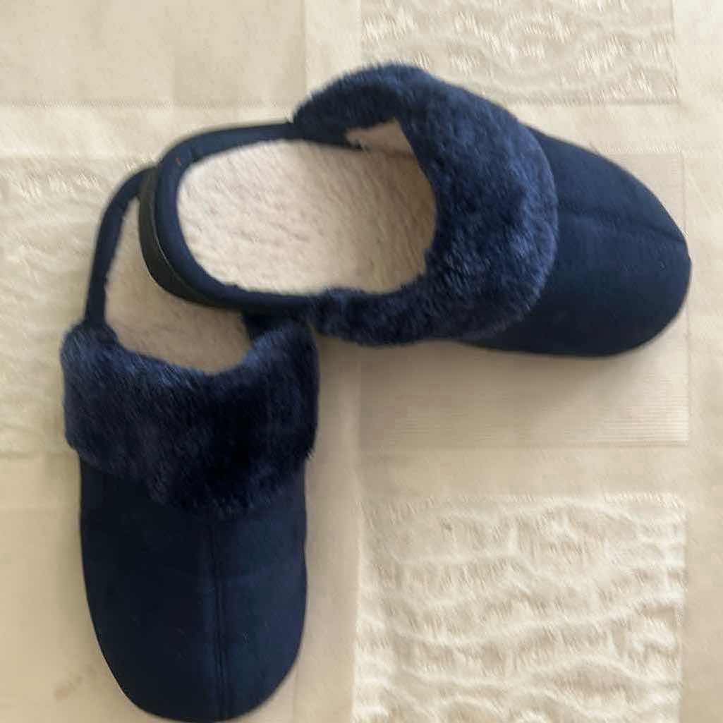 Photo 1 of 4-DEARFORMS PLUSH SLIPPERS 3 MEDIUM 1 SMALL
