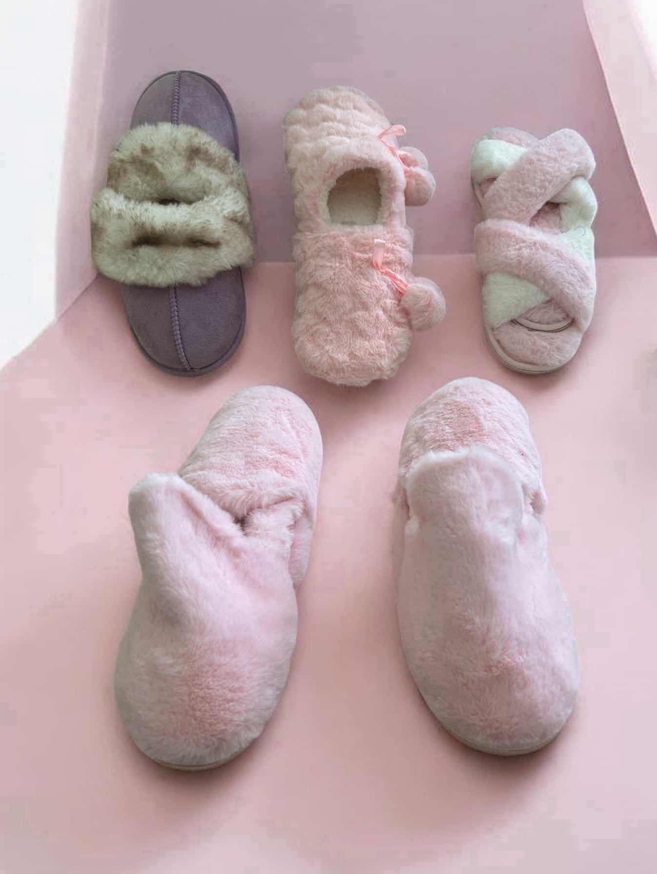 Photo 1 of 5- PLUSH JESSICA SIMPSON SLIPPERS 4 SMALL 1 MEDIUM