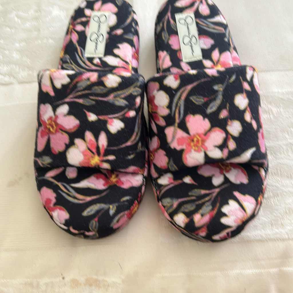 Photo 1 of 4- JESSICA SIMPSON PLUSH SLIPPERS SIZE SMALL