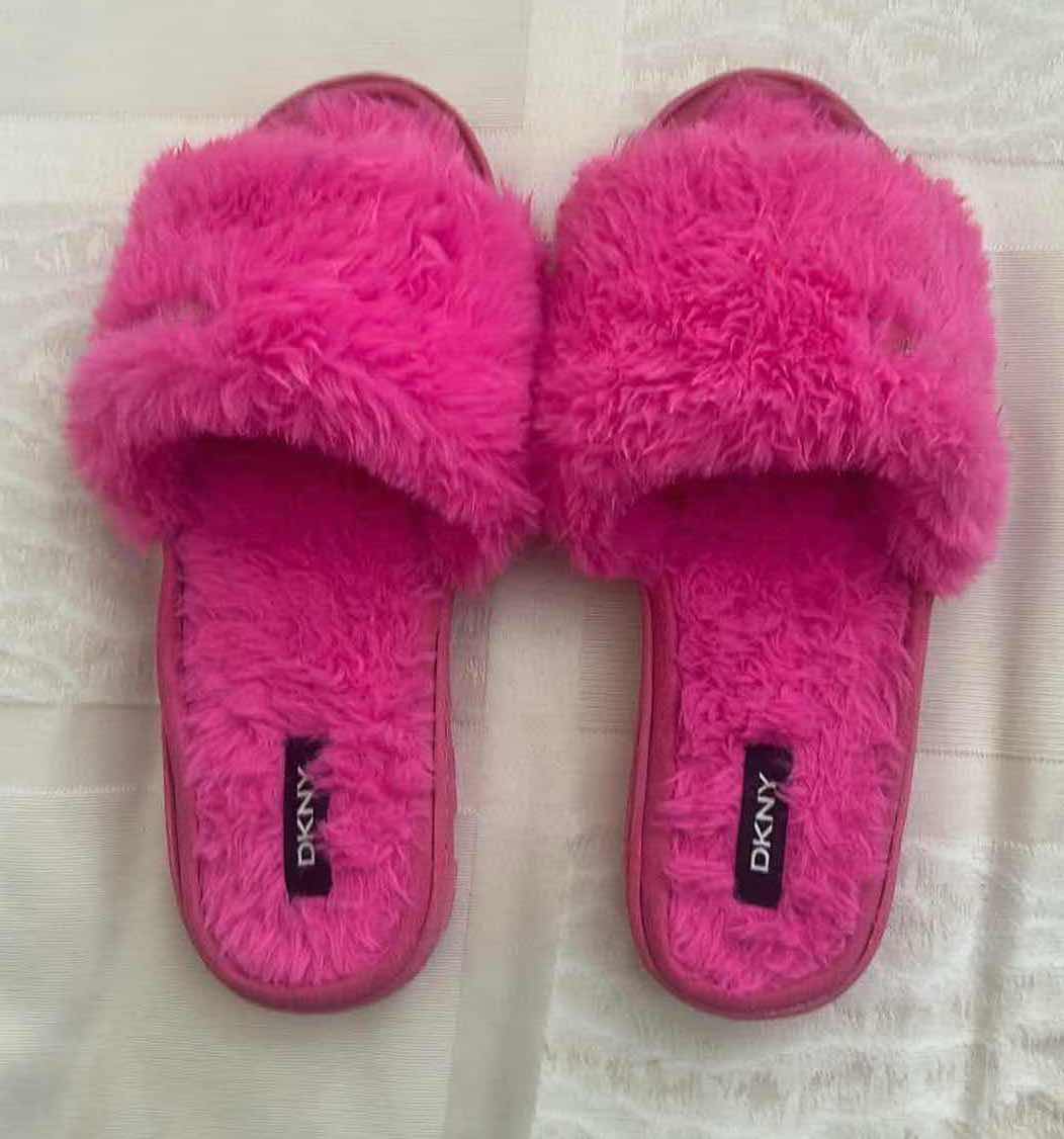 Photo 1 of 6- PLUSH SLIPPERS SIZE SMALL