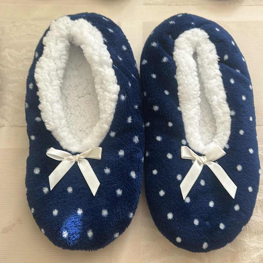 Photo 1 of 5- PLUSH SLIPPERS SIZE SMALL