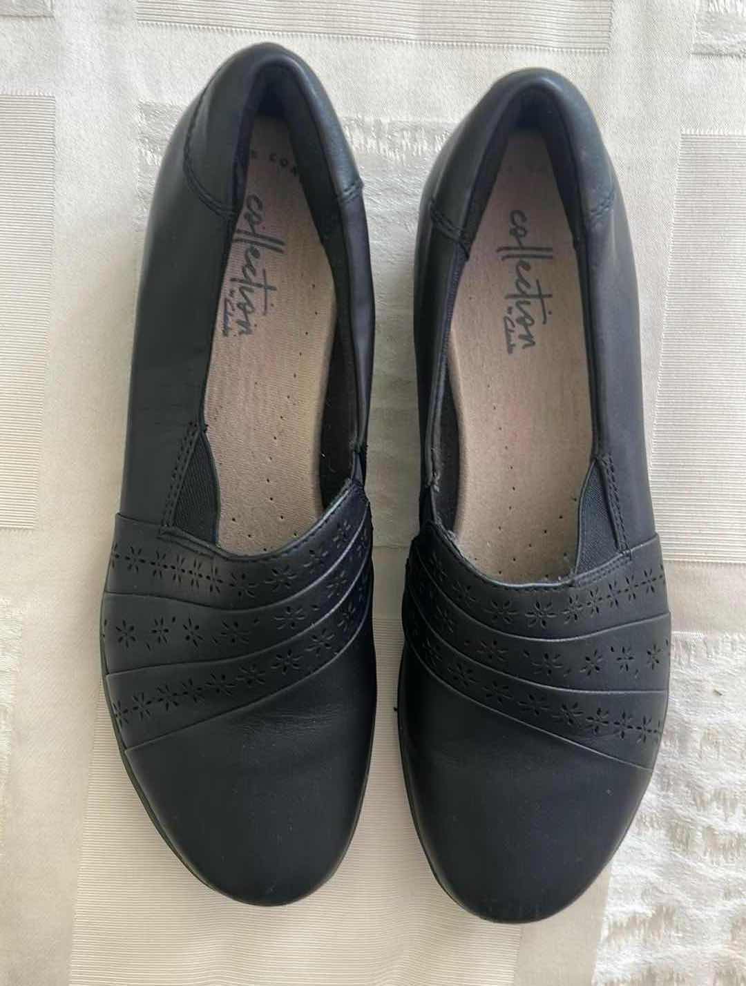Photo 1 of 7- BLACK LIFE STRIDE BARE TRAPS SIZE 7