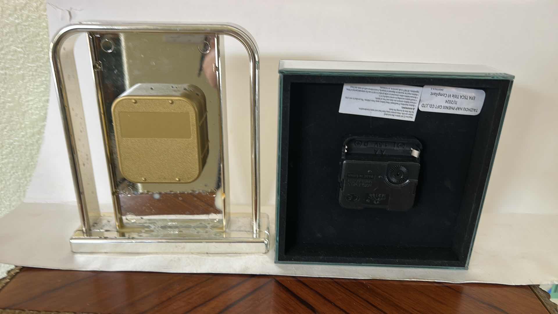 Photo 1 of 2 DESK CLOCKS H5” H7”