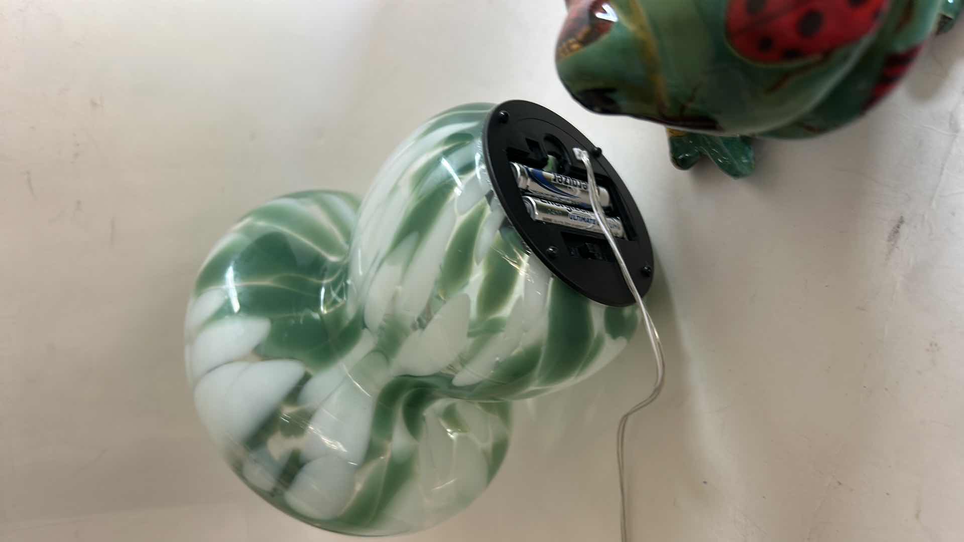 Photo 1 of ART GLASS MUSHROOM LIGHT H6.5” & CERAMIC FROG