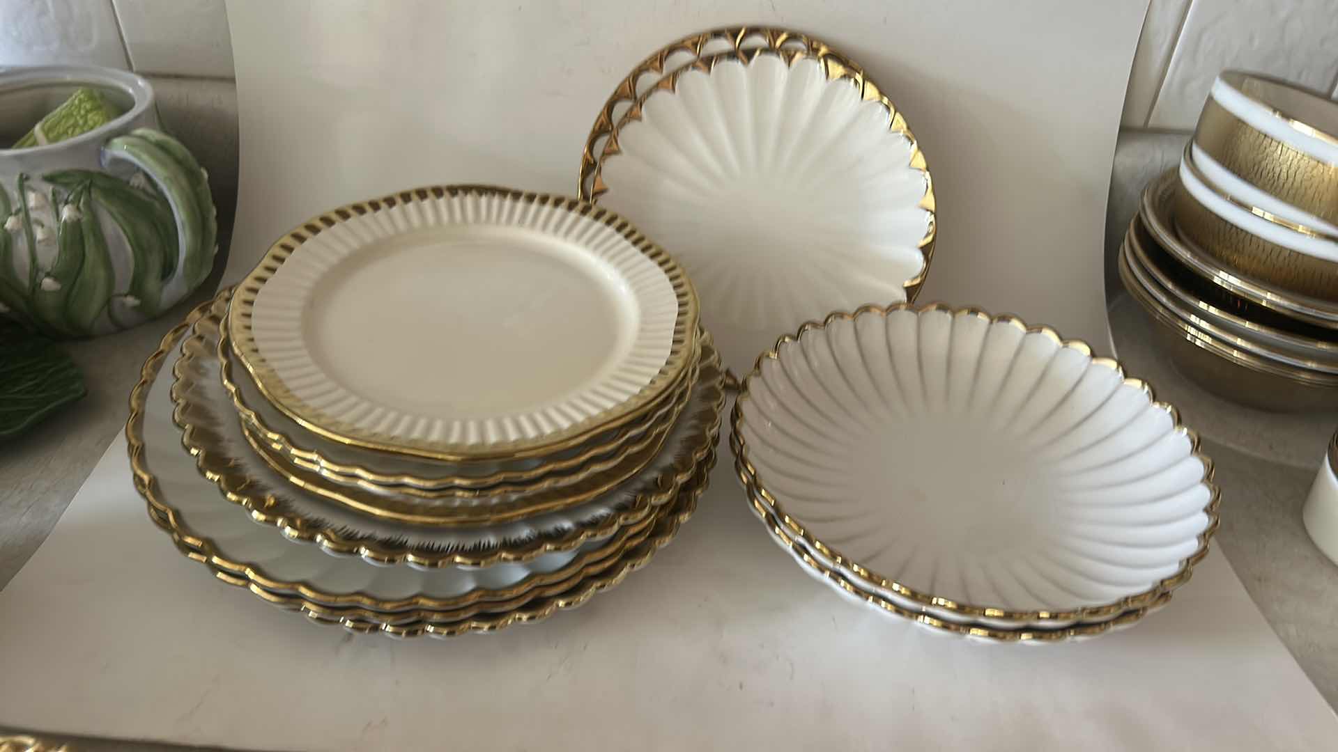 Photo 1 of 12 PC WHITE AND GOLD PLATES