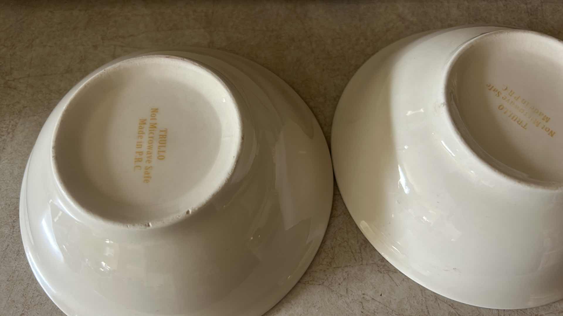 Photo 1 of 16 PC WHITE AND GOLD DINNERWARE