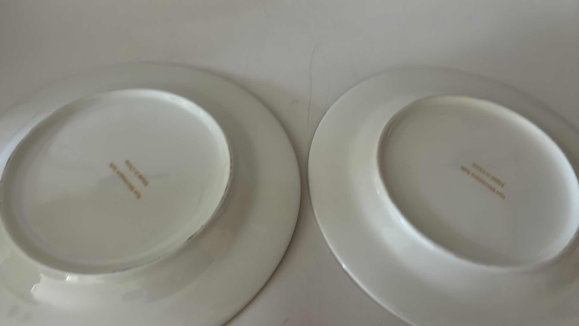 Photo 1 of 16 PC WHITE AND GOLD DINNERWARE