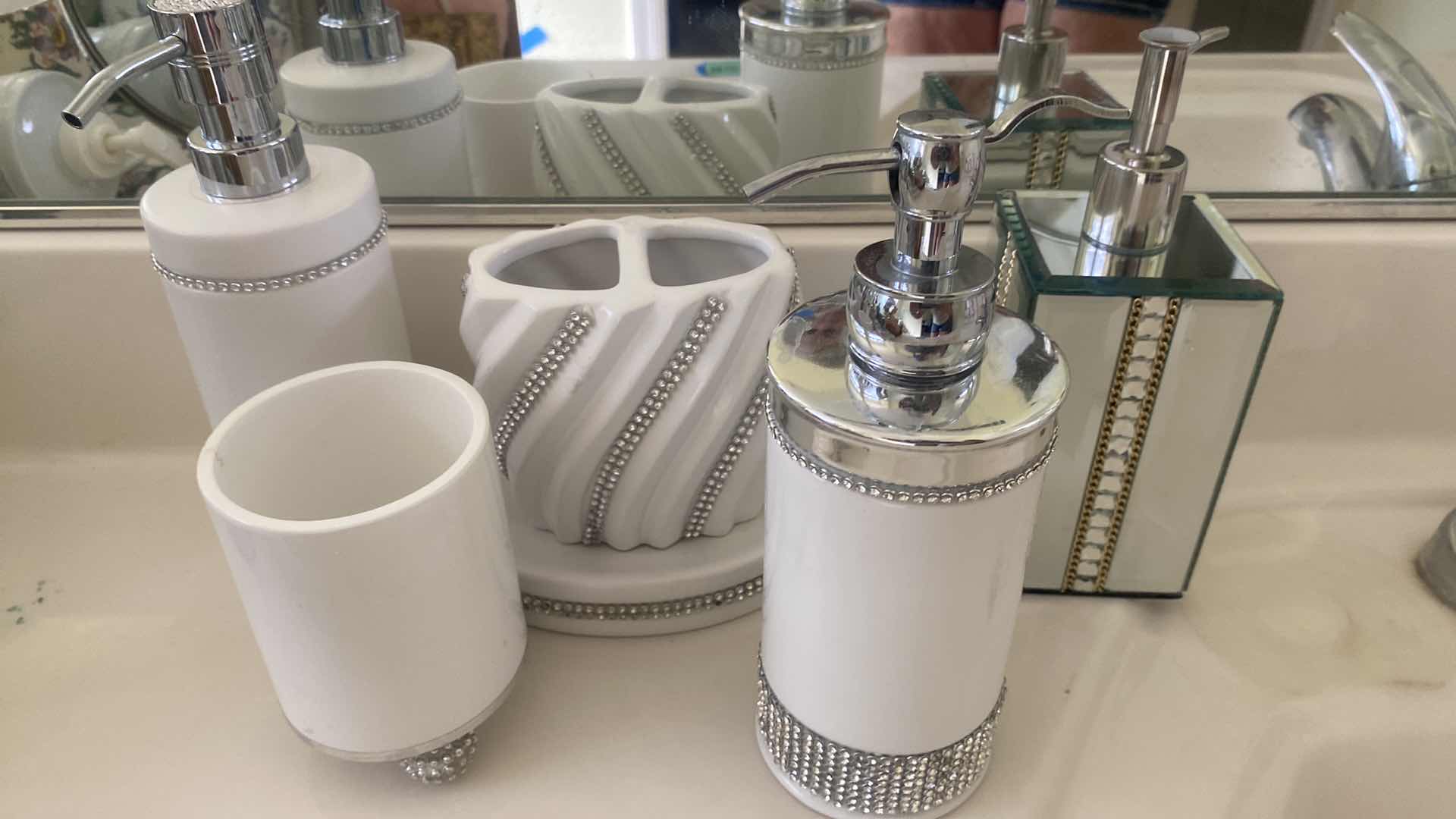 Photo 1 of WHITE BATHROOM ACCESSORIES SIX PIECE SET