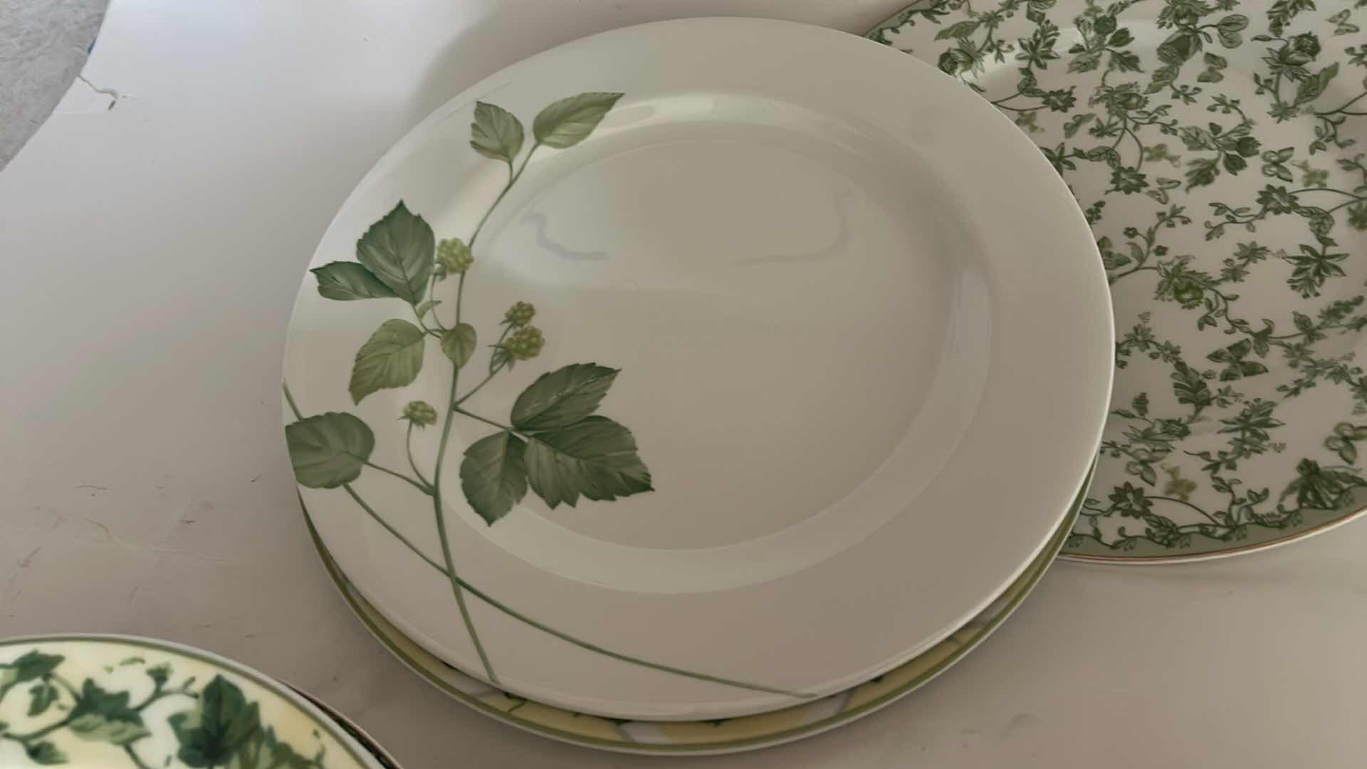 Photo 1 of 10 PC DINNER WARE AND 4 NAPKINS