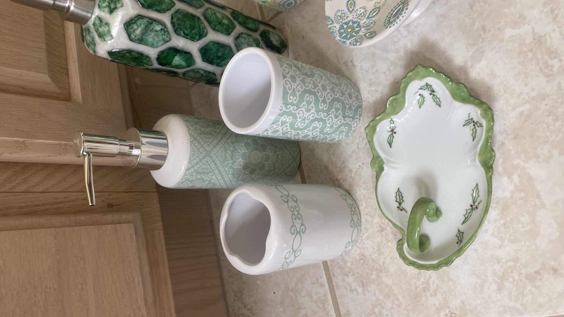 Photo 1 of BATHROOM ACCESSORIES 8 PIECES