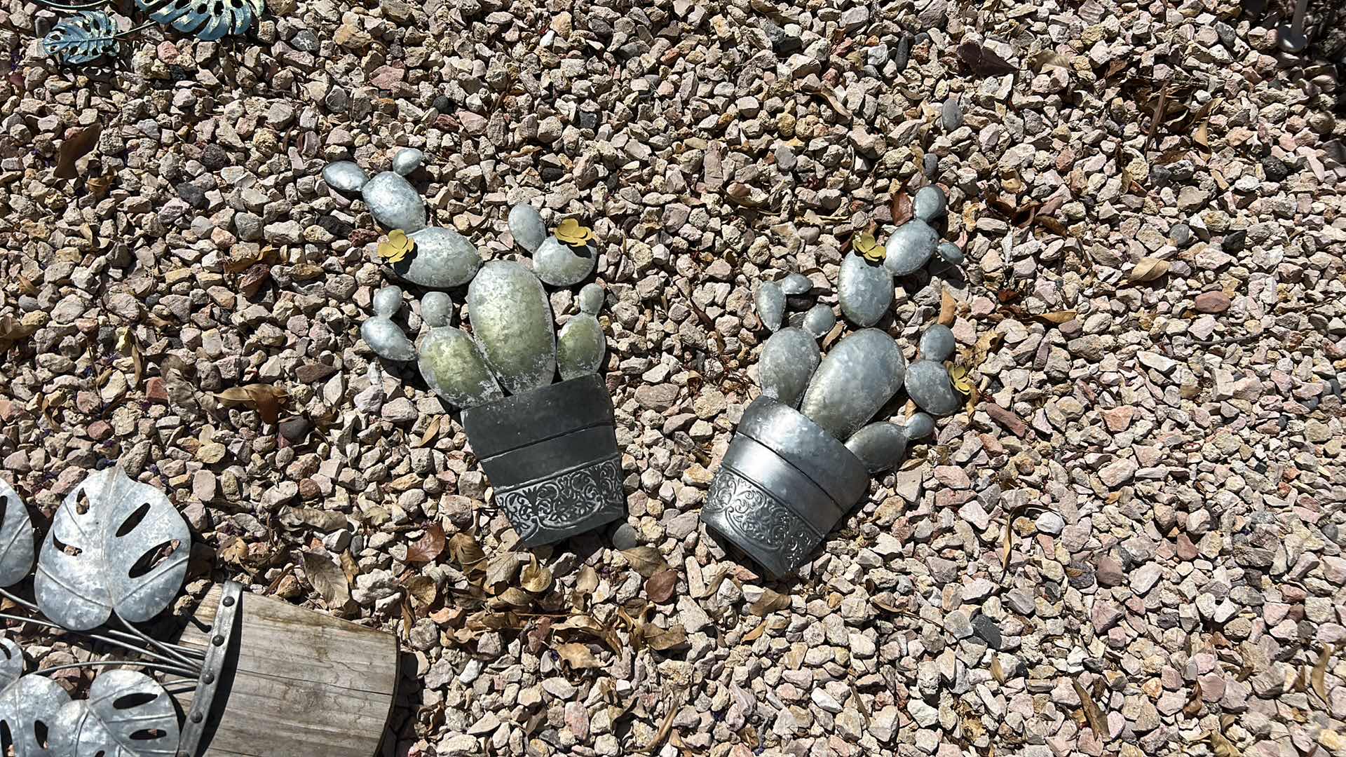 Photo 1 of METAL OUTDOOR DECOR