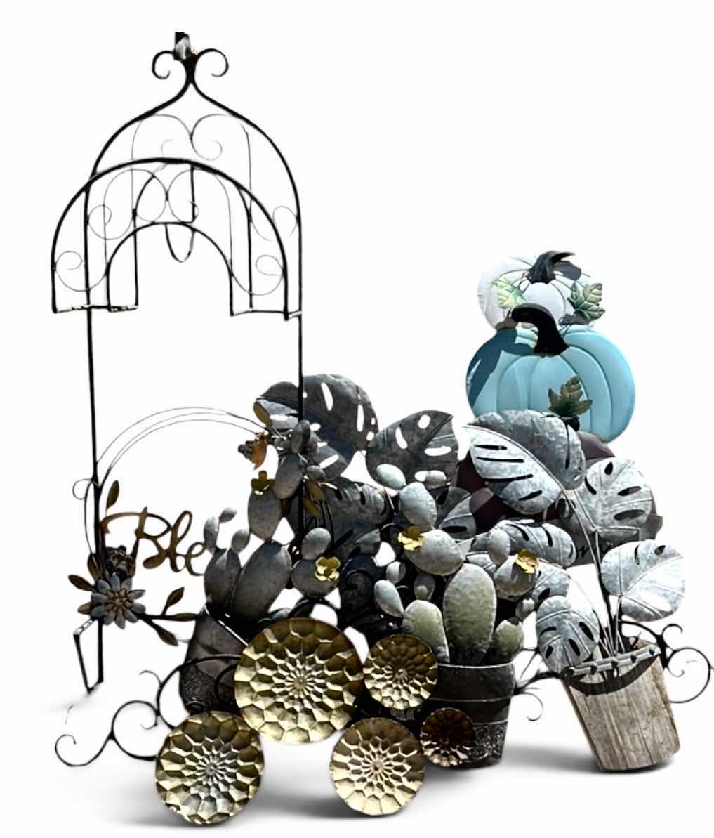 Photo 1 of METAL OUTDOOR DECOR