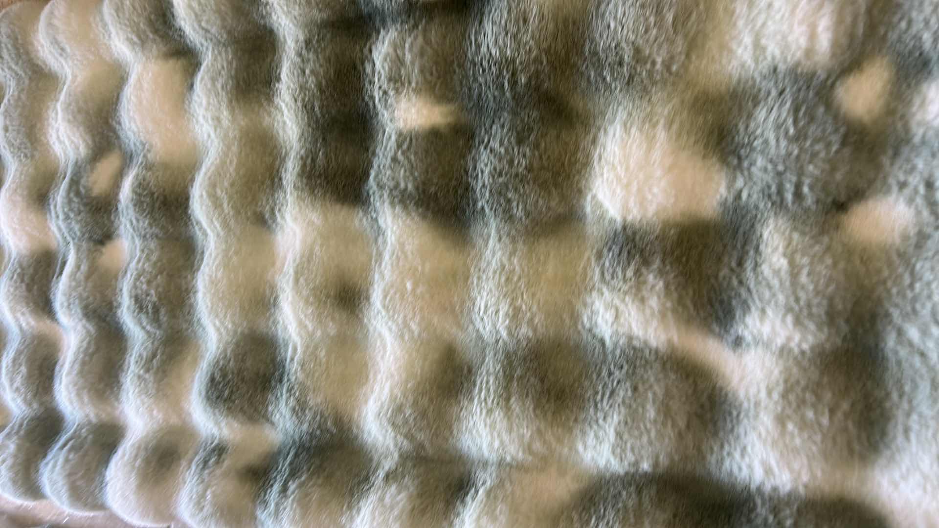 Photo 1 of 2 NEW LEA JADE FAUX FUR RUNNER AREA RUG 20“ X 71“