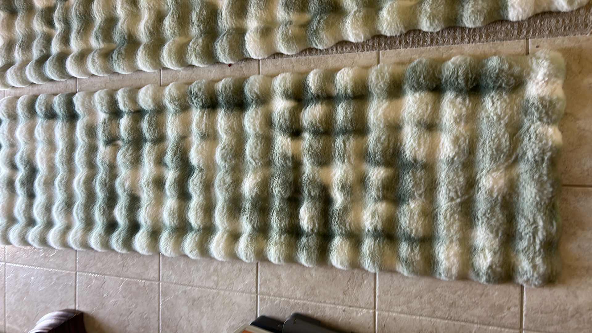 Photo 1 of 2 NEW LEA JADE FAUX FUR RUNNER AREA RUG 20“ X 71“