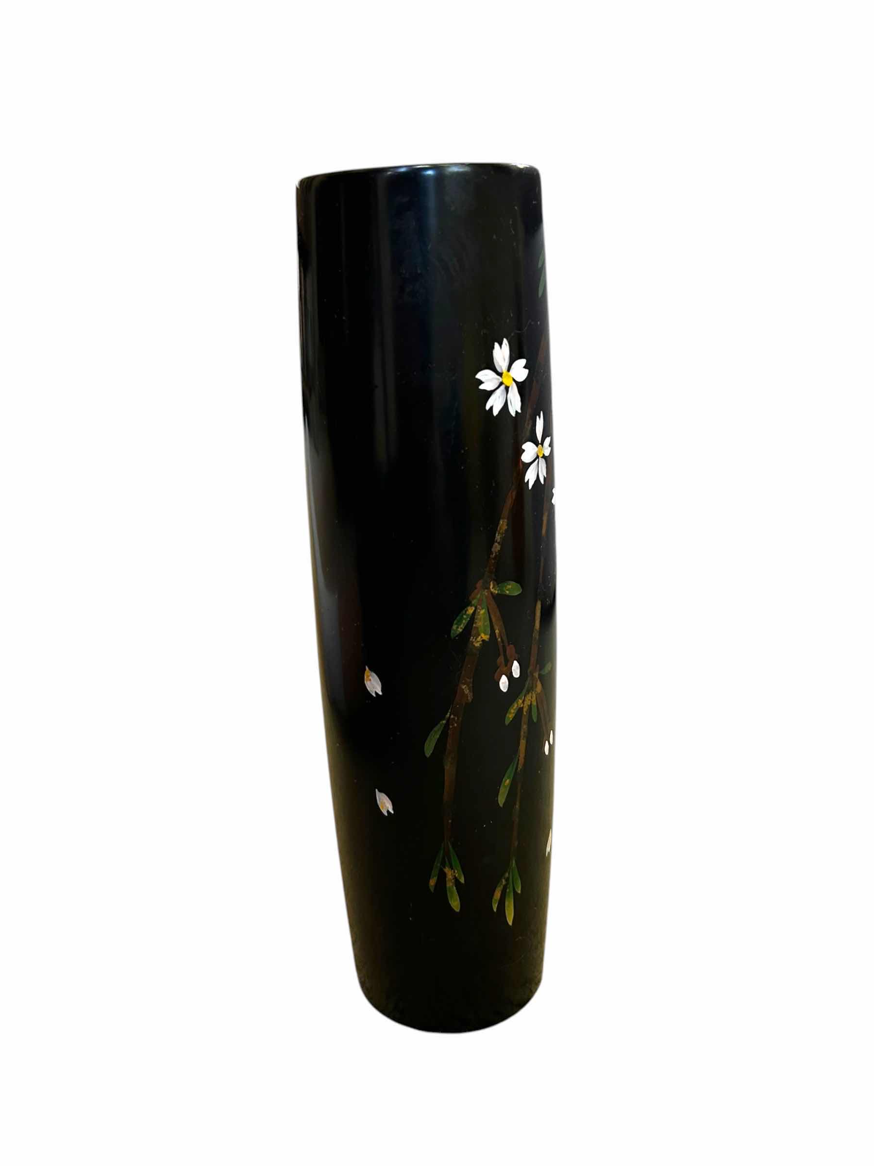 Photo 1 of JAPANSE VASE H"10 W 3" ($65)