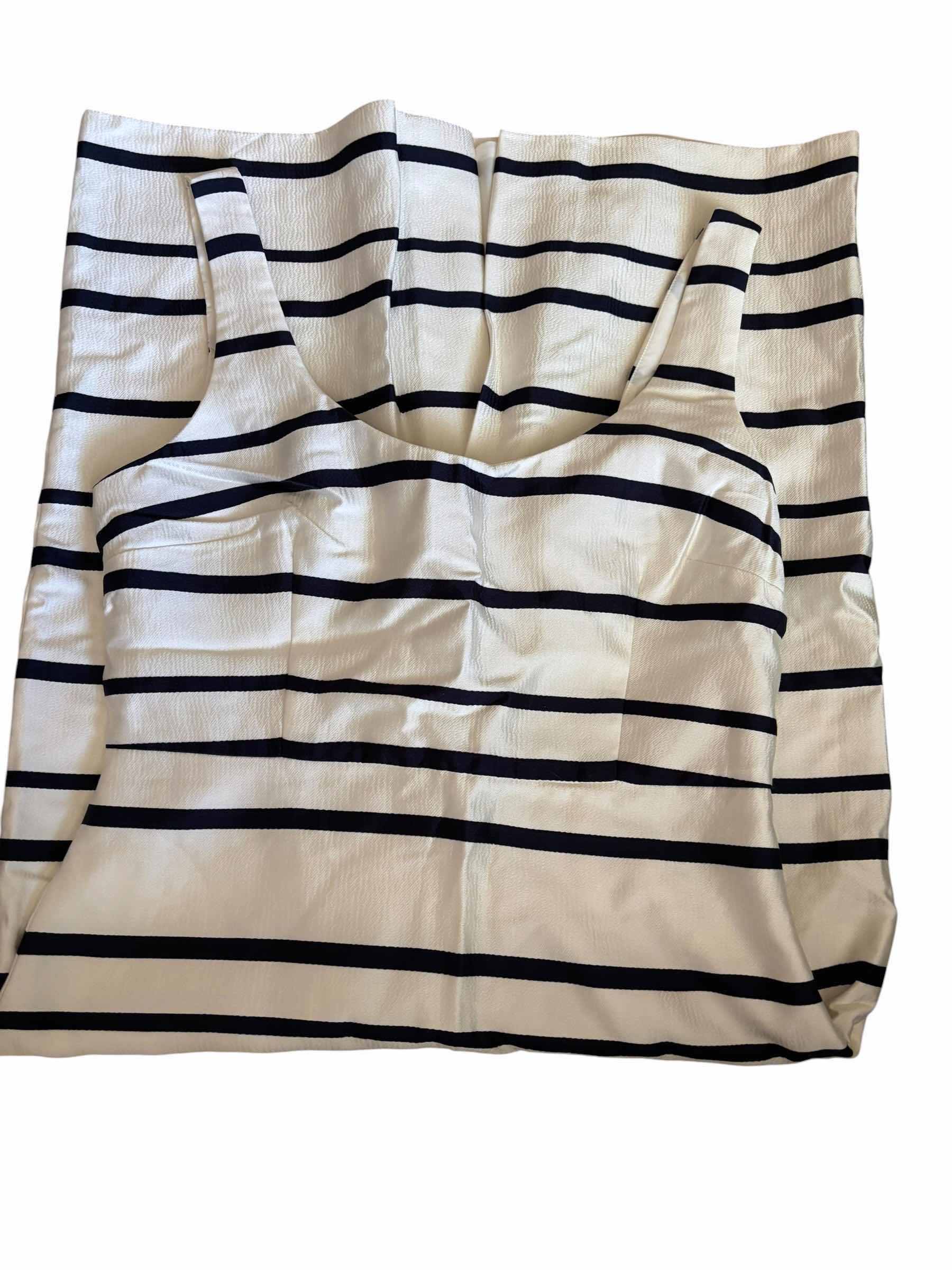 Photo 1 of WOMENS CLOTHING, DRESSES SIZE 8