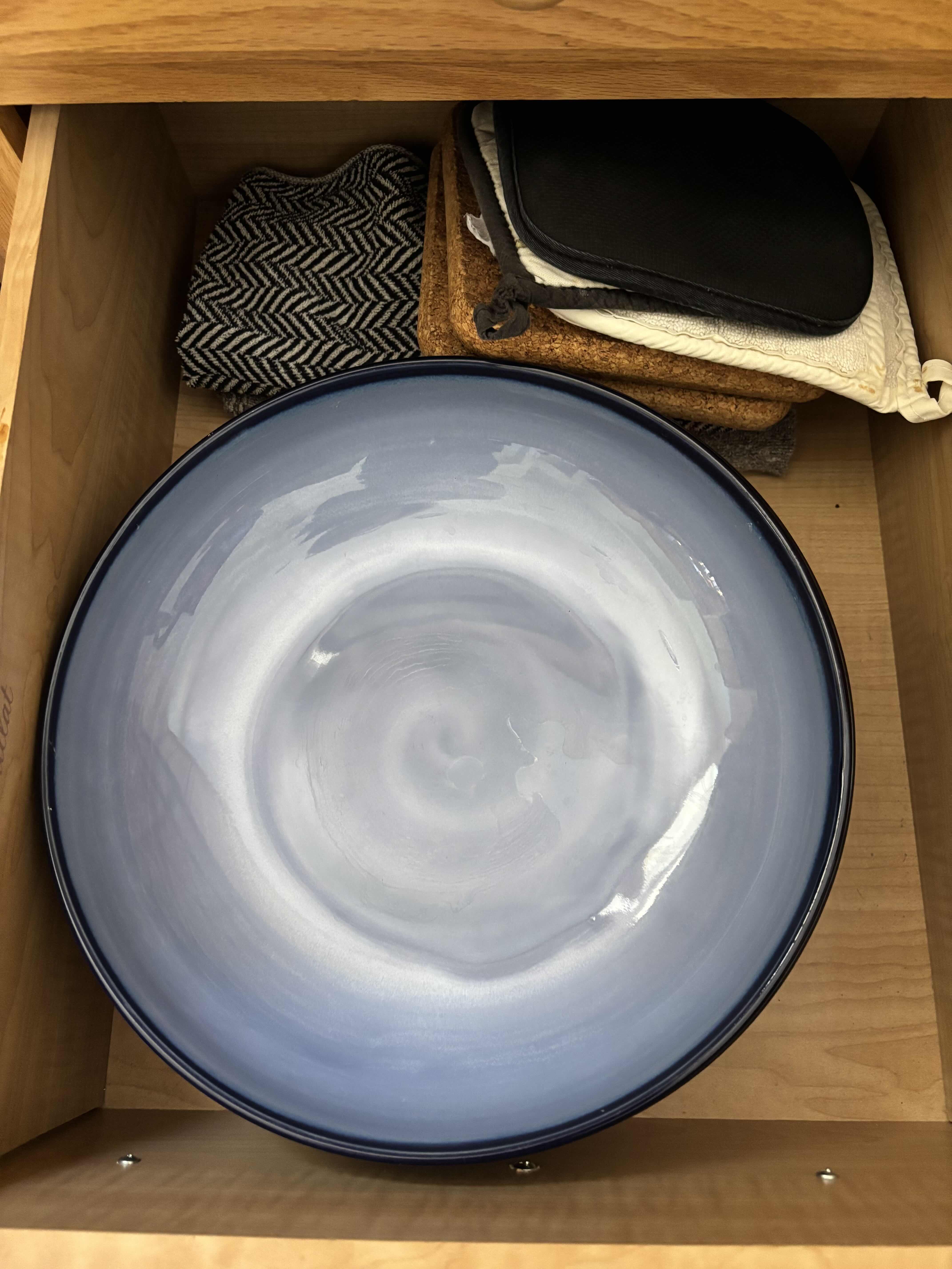 Photo 1 of CONTENTS OF KITCHEN DRAWERS (2)