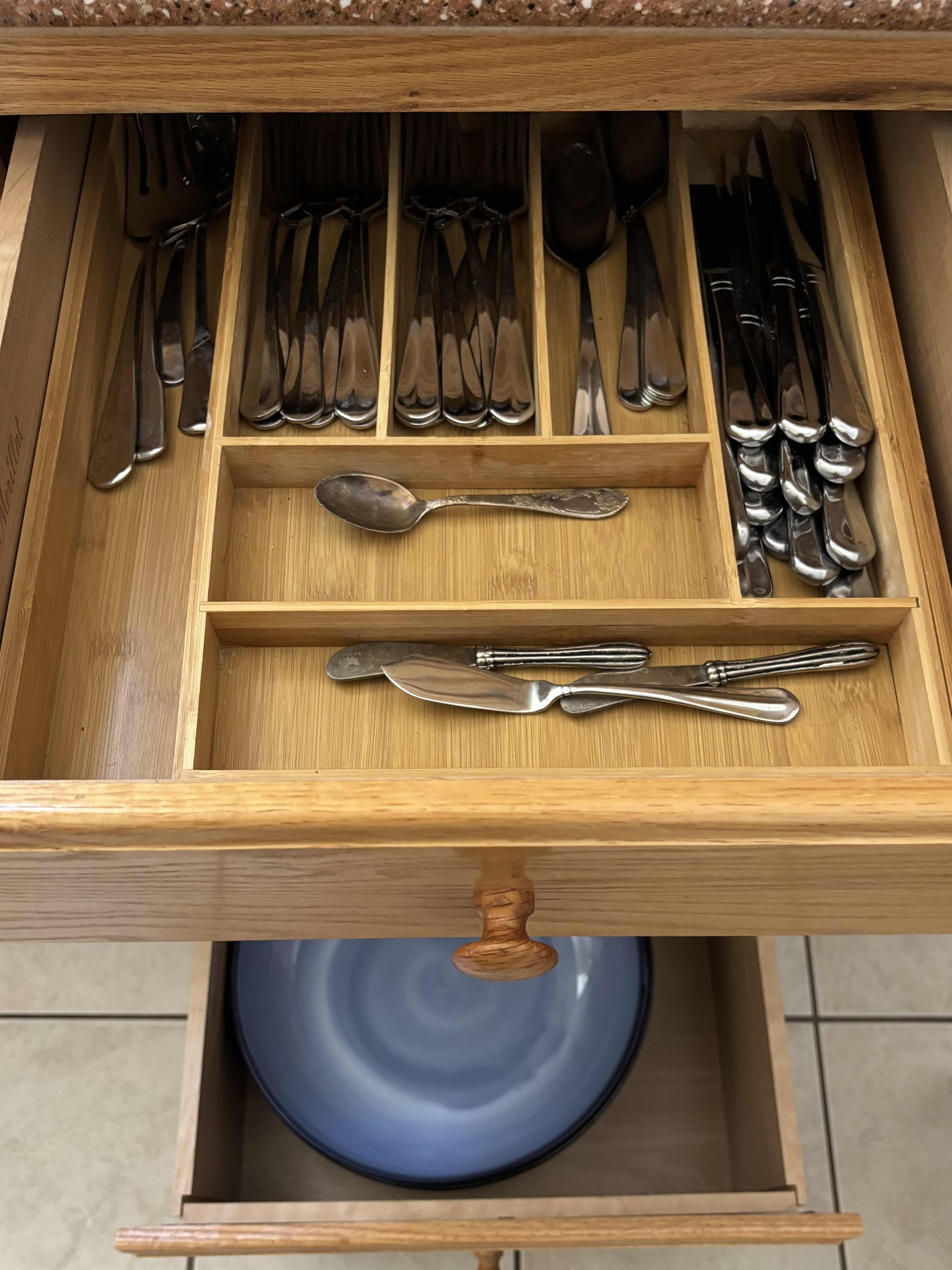 Photo 1 of CONTENTS OF KITCHEN DRAWERS (2)