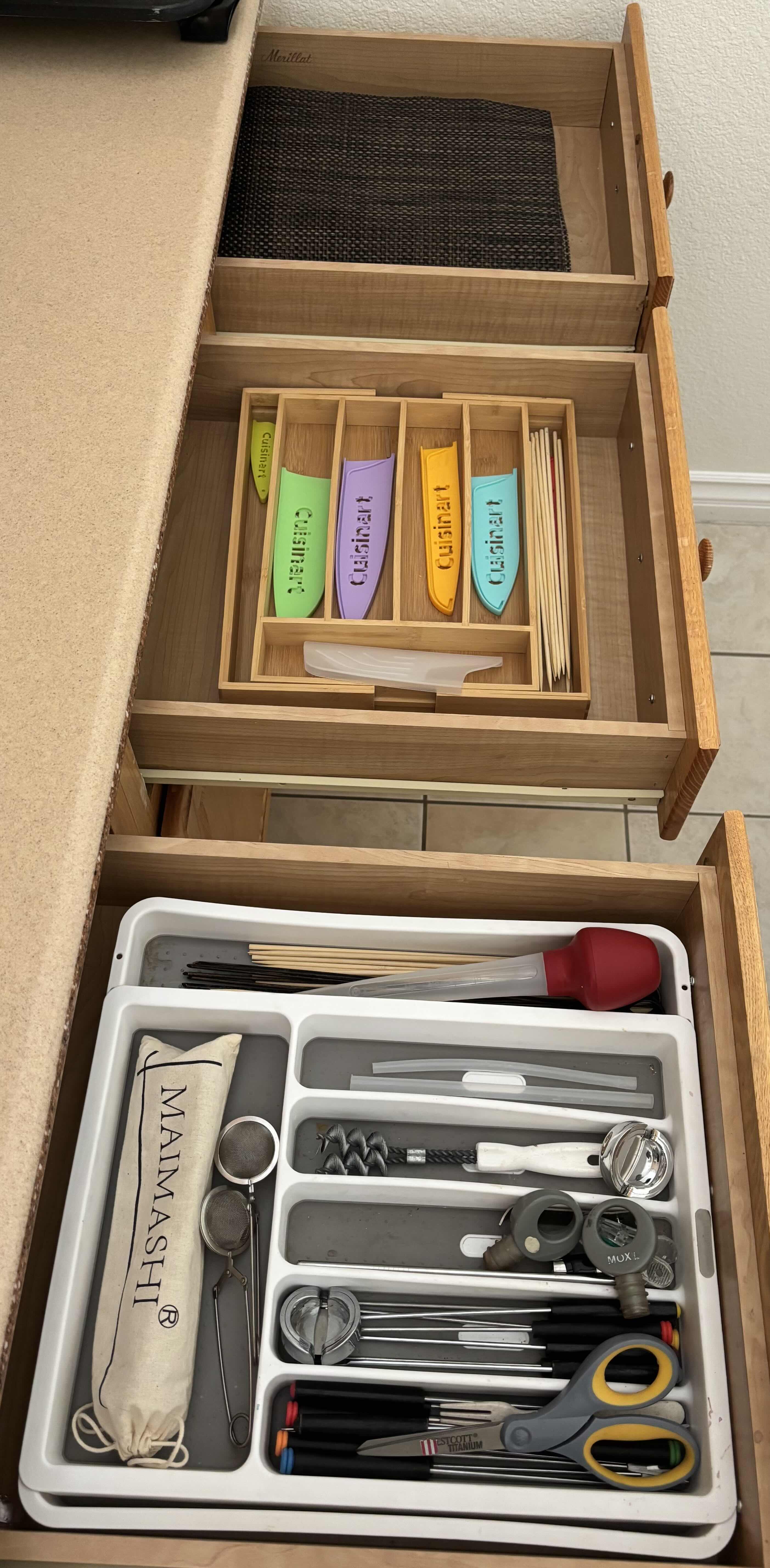 Photo 1 of CONTENTS OF KITCHEN DRAWERS (3)