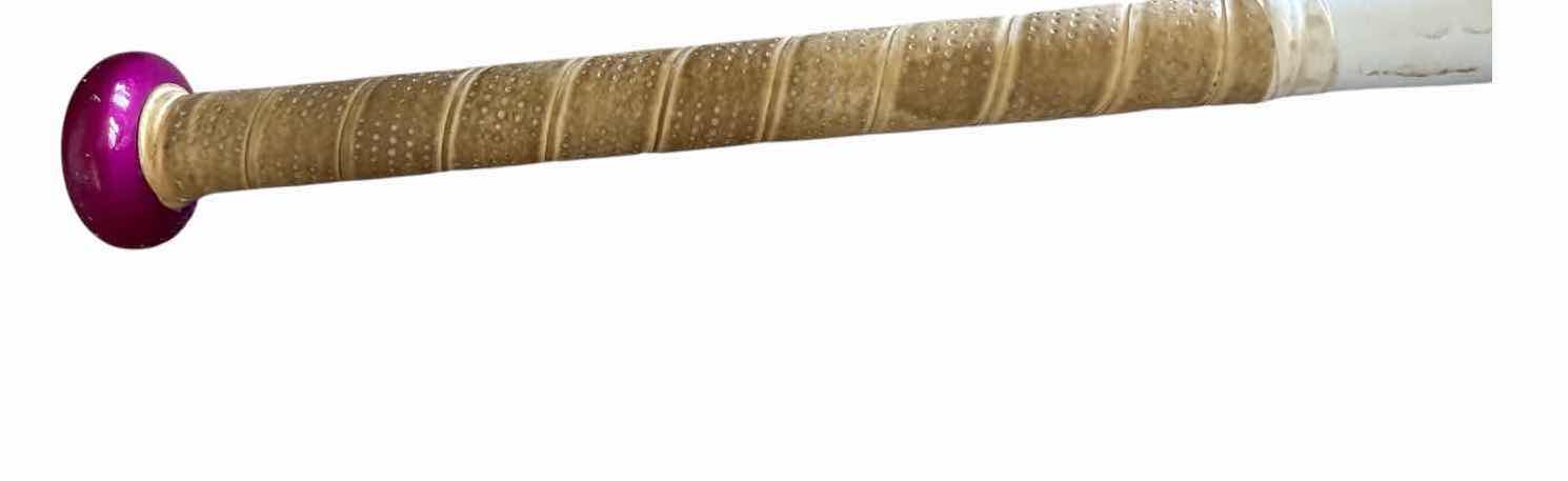 Photo 1 of EASTON FS400 FASTPITCH SOFTBALL BAT. 31 INCH LENGTH, 19 OUNCE WEIGHT, -12 DROP, 2 1/4” BARREL L30.75”