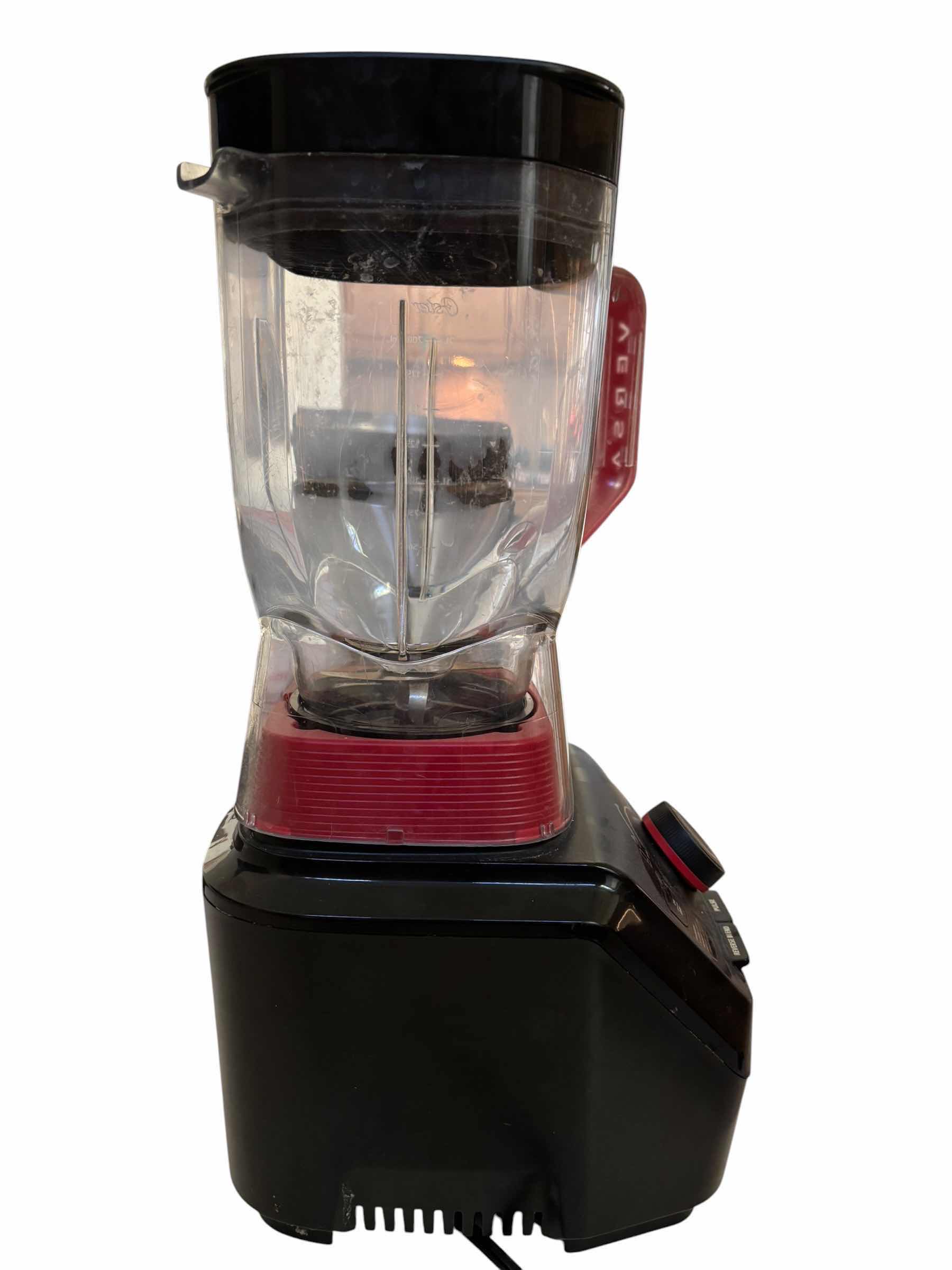 Photo 1 of OSTER VERSA PERFORMANCE BLENDER WITH CUP $120