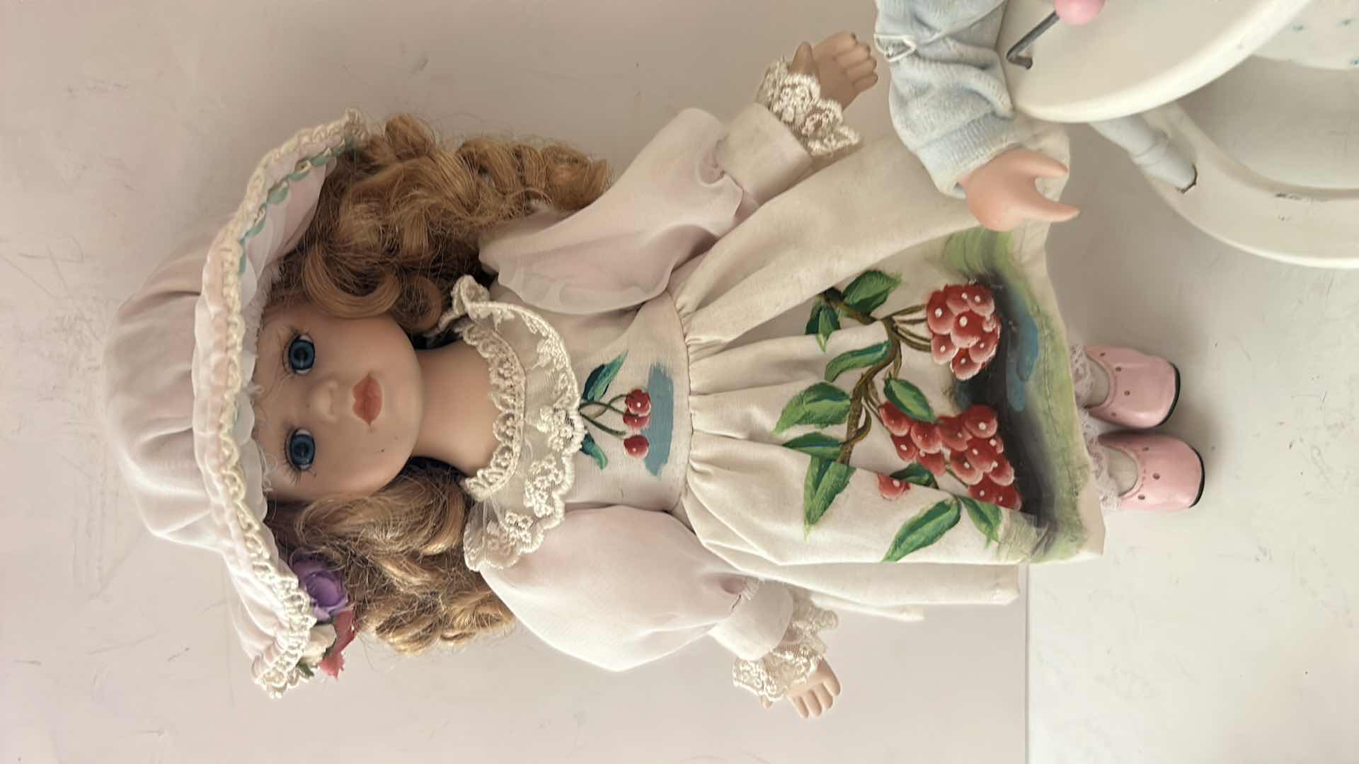 Photo 1 of 3 - VINTAGE COLLECTIBLE PORCELAIN DOLLS