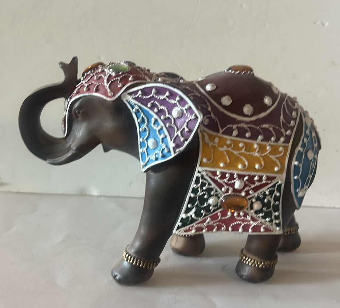 Photo 1 of 2 ELEPHANT FIGURINES (TALLEST H9.5”)