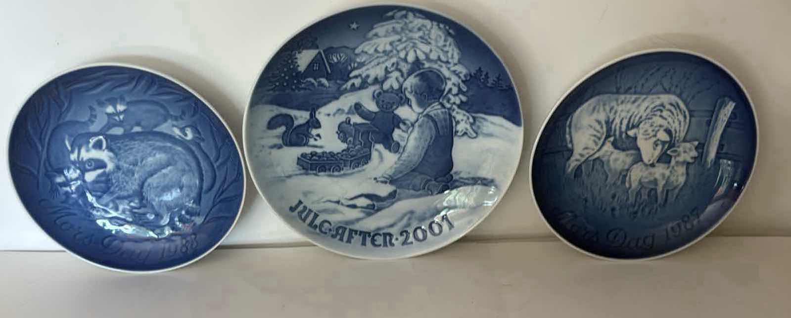 Photo 1 of 3-NIB COLLECTOR PLATES-BING & GRONDAHL MOTHERS DAY SHEEP/ RACOON/ HOLIDAY
