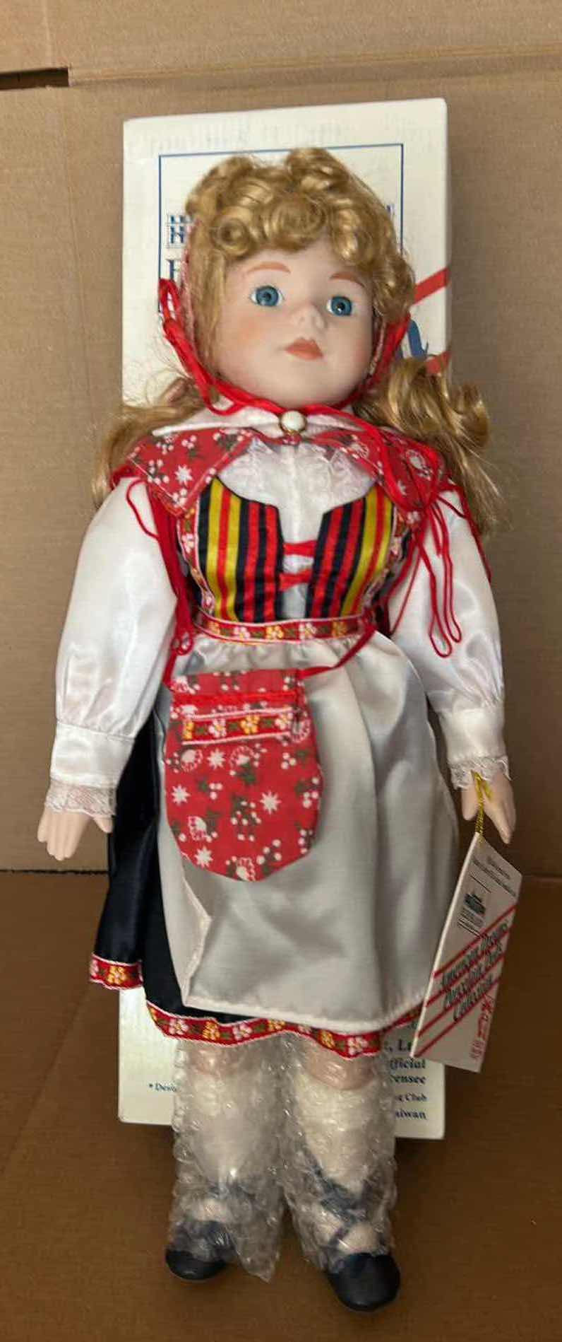 Photo 1 of VINTAGE MUSICAL PORCELAIN DOLL 16" FROM HERITAGE MINT AMERICAN DREAMS "ELKE" FROM SWEDEN IN ORIGINAL BOX
