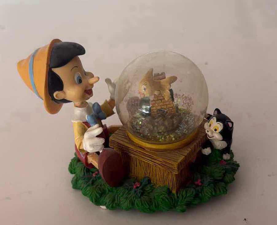 Photo 1 of DISNEY PINOCCHIO SNOW GLOBE H 4”
