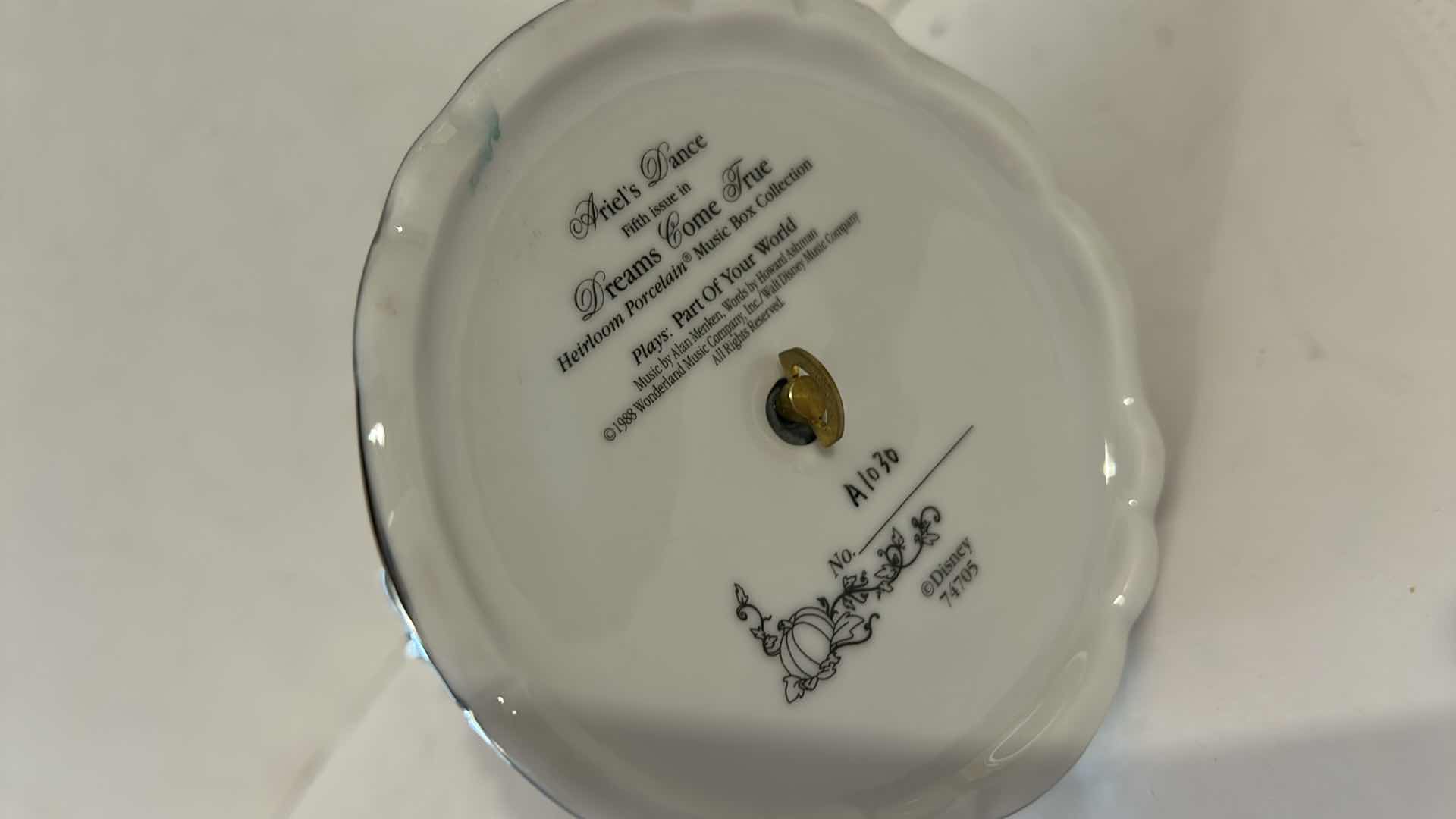 Photo 1 of DISNEY’S LITTLE MERMAID MUSIC BOX FIGURINE H6”