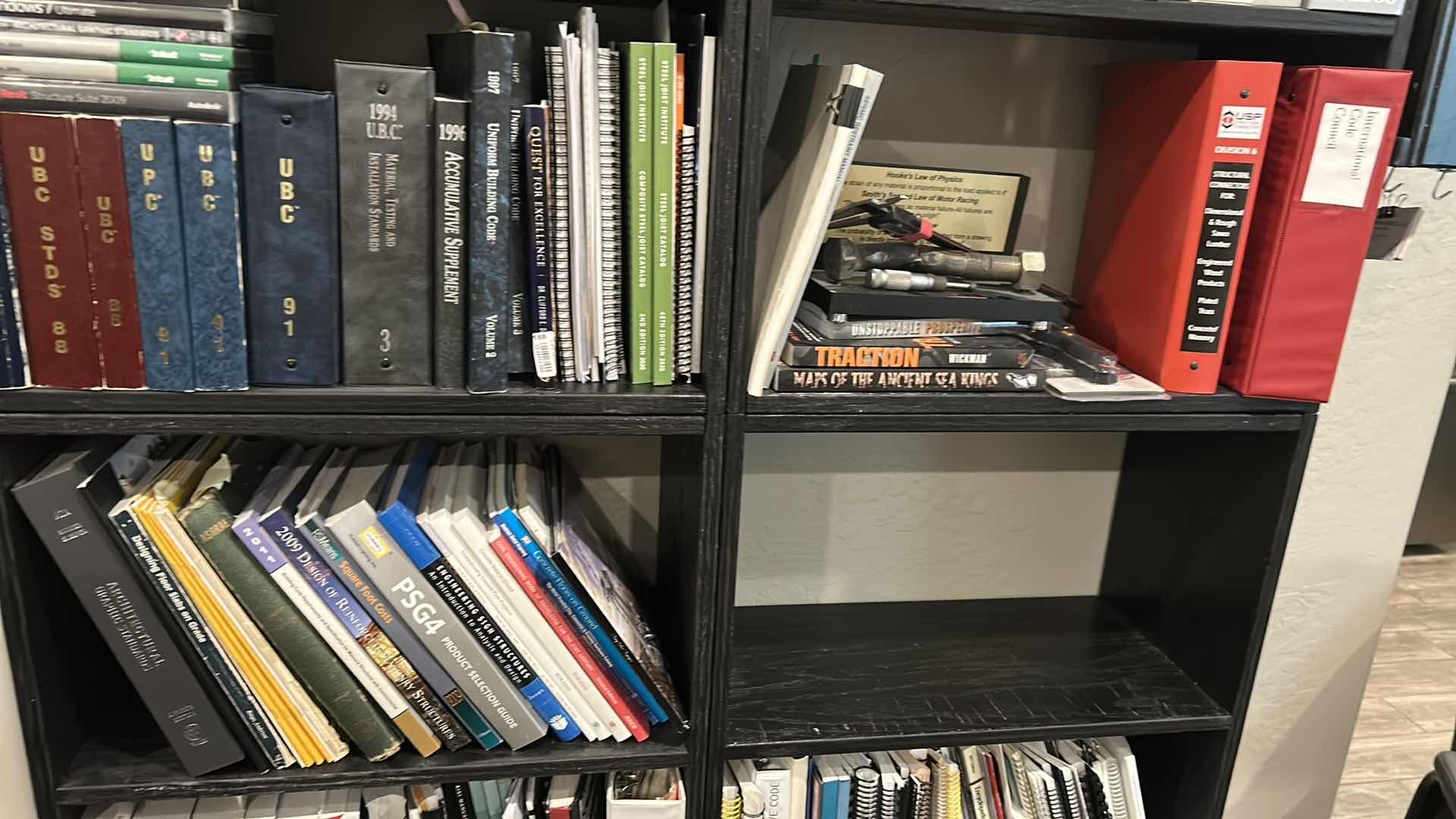 Photo 1 of CONTENTS OF SHELF ASSORTED ENGINEERING BOOKS