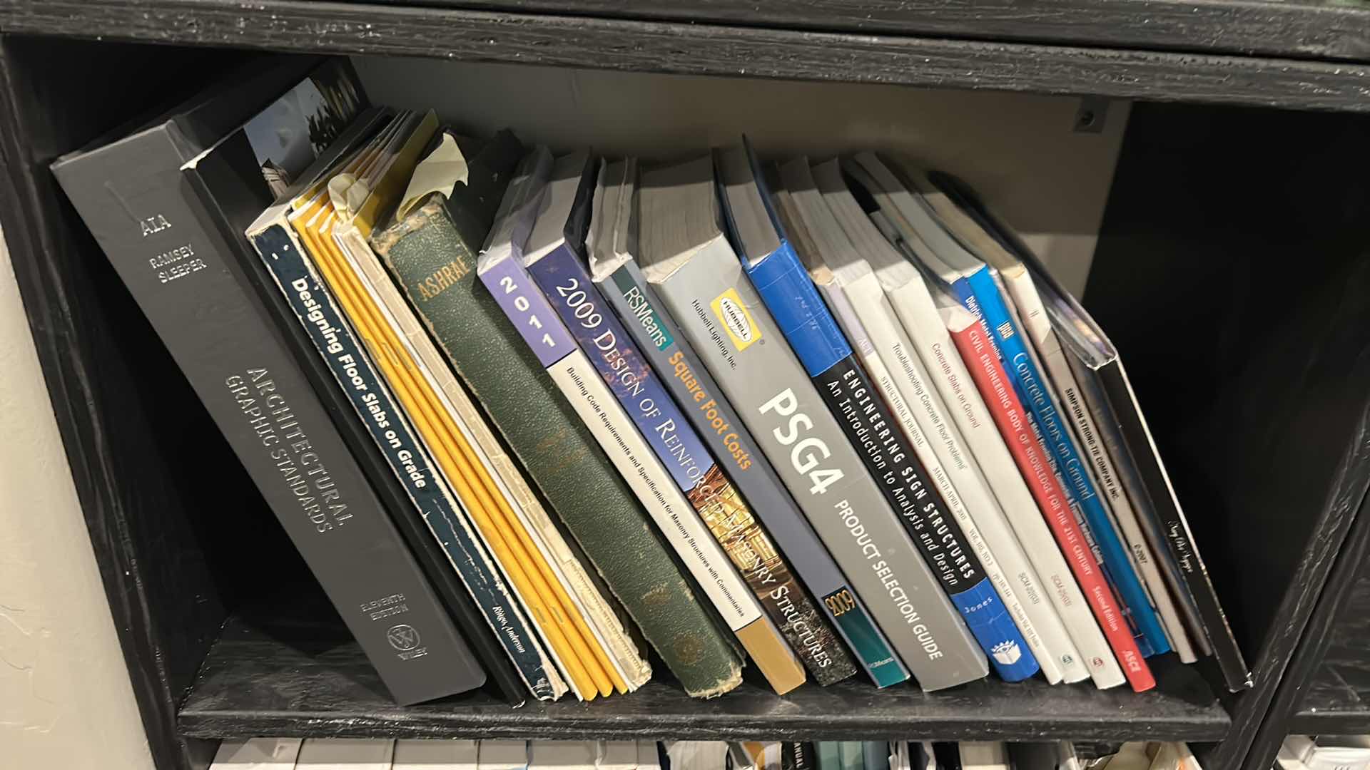 Photo 1 of CONTENTS OF SHELF ASSORTED ENGINEERING BOOKS