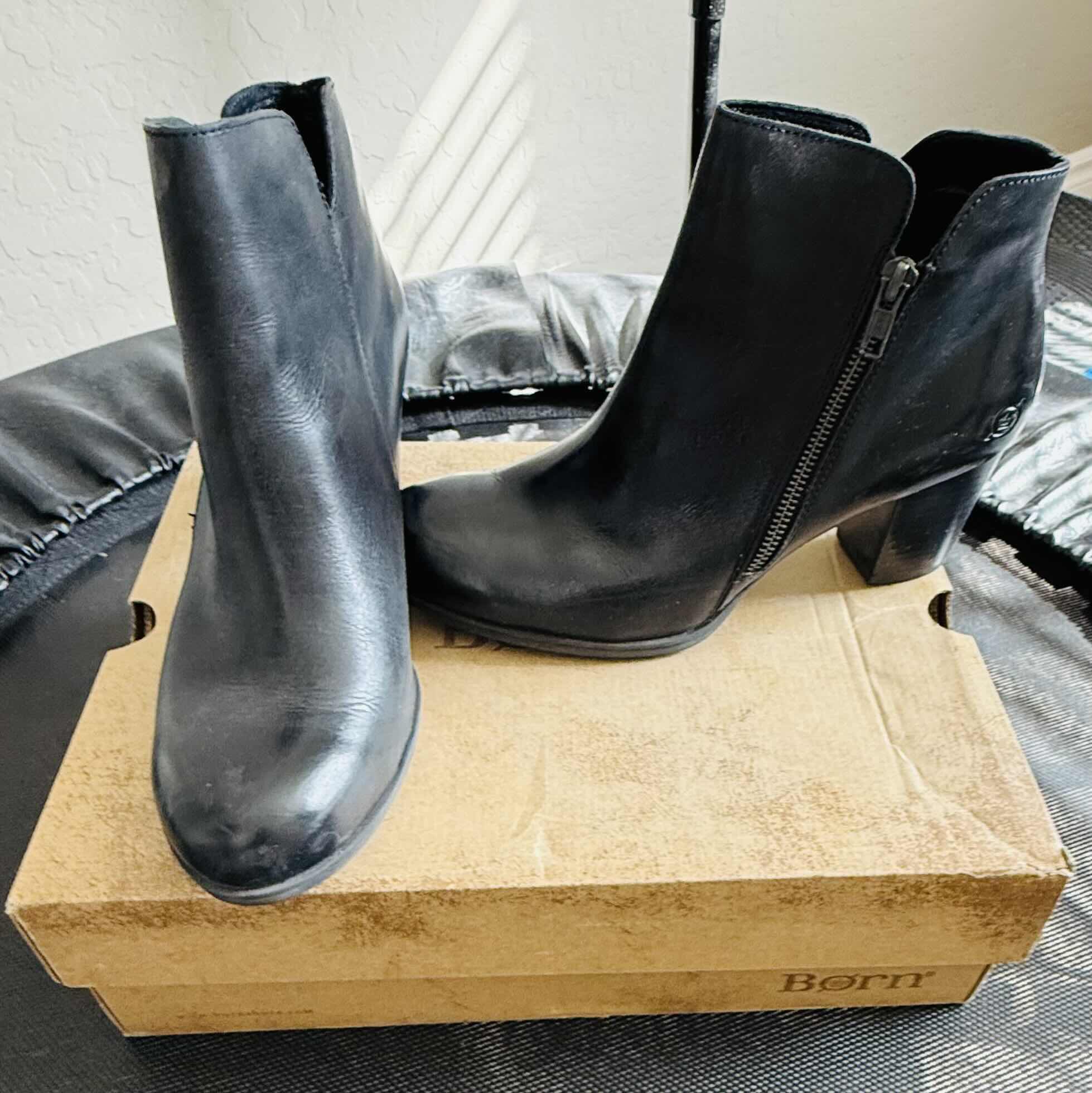 Photo 1 of BORN BLACK LEATHER ANKLE BOOTS W. BLOCK HEEL & SIDE ZIPPER-SIZE 9.5