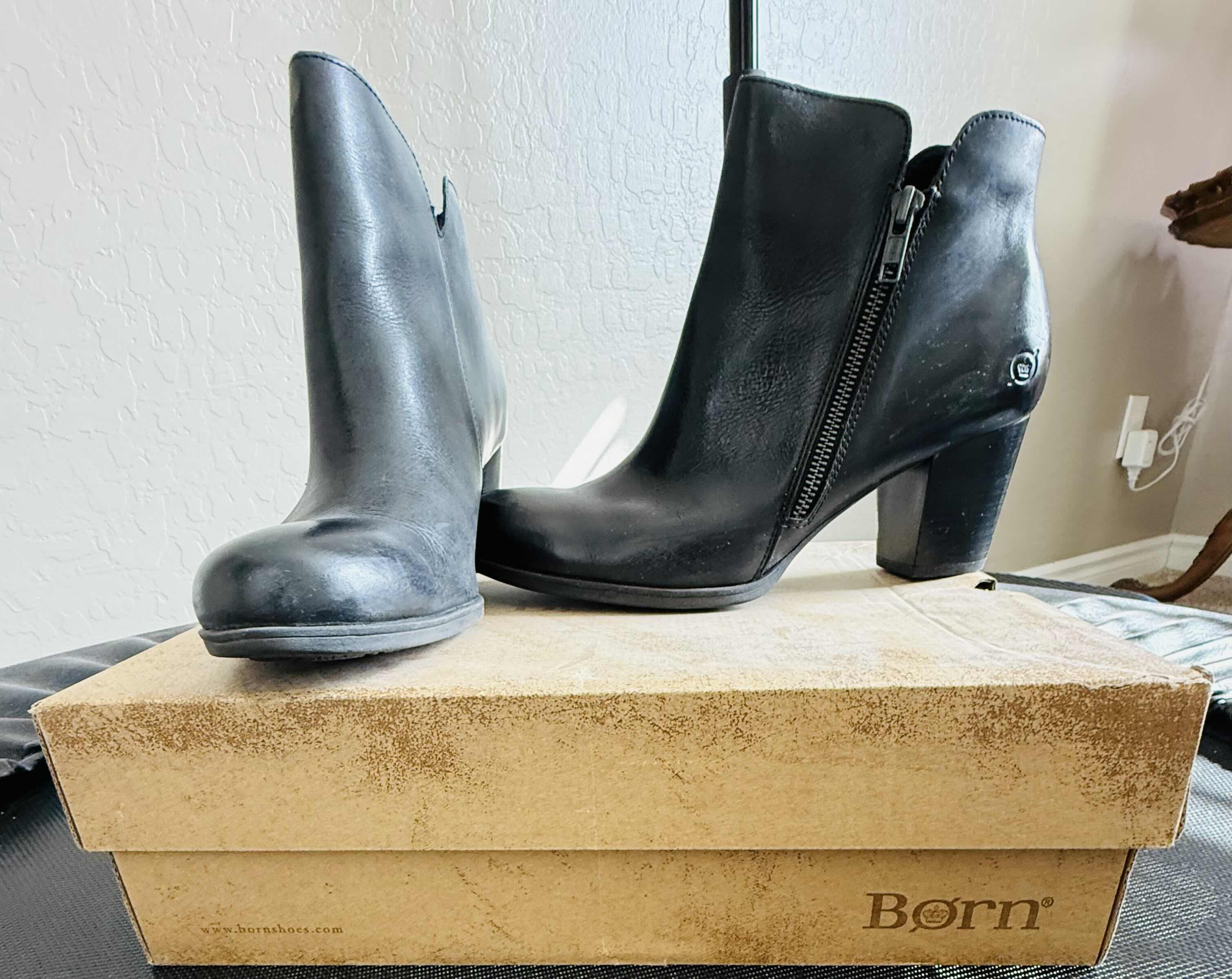 Photo 1 of BORN BLACK LEATHER ANKLE BOOTS W. BLOCK HEEL & SIDE ZIPPER-SIZE 9.5