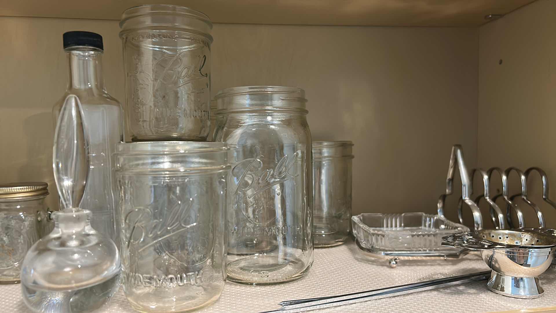 Photo 1 of CONTENTS OF 2 SHELVES KITCHENWARE