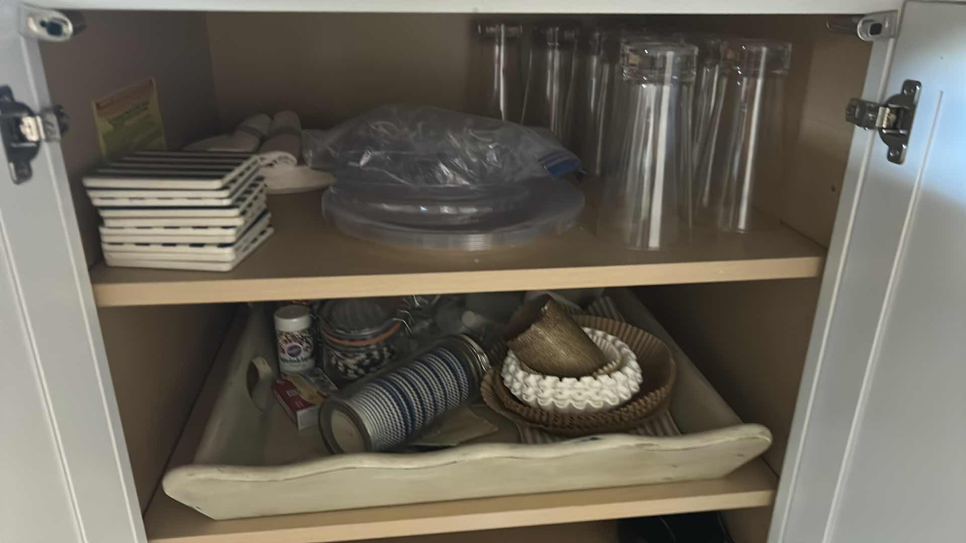 Photo 1 of CONTENTS OF 2 SHELVES PLASTIC WARE