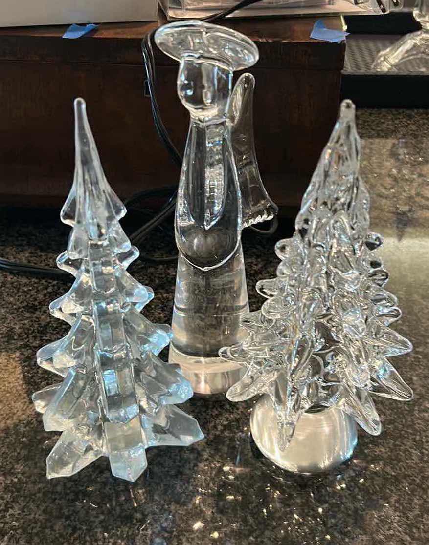 Photo 1 of 2 GLASS CHRISTMAS TREES - 1 GLASS ANGEL H 5"