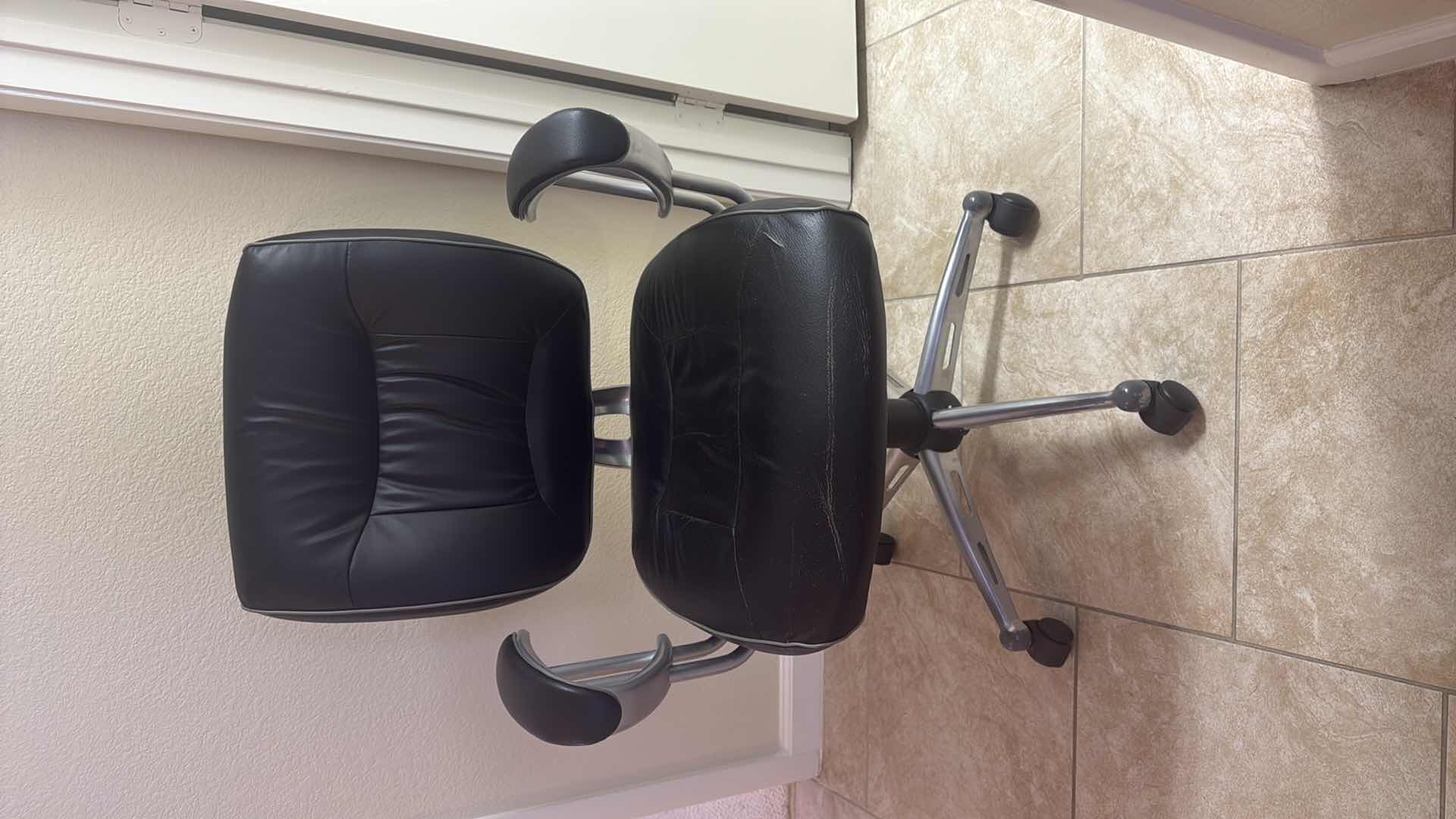 Photo 1 of OFFICE CHAIR