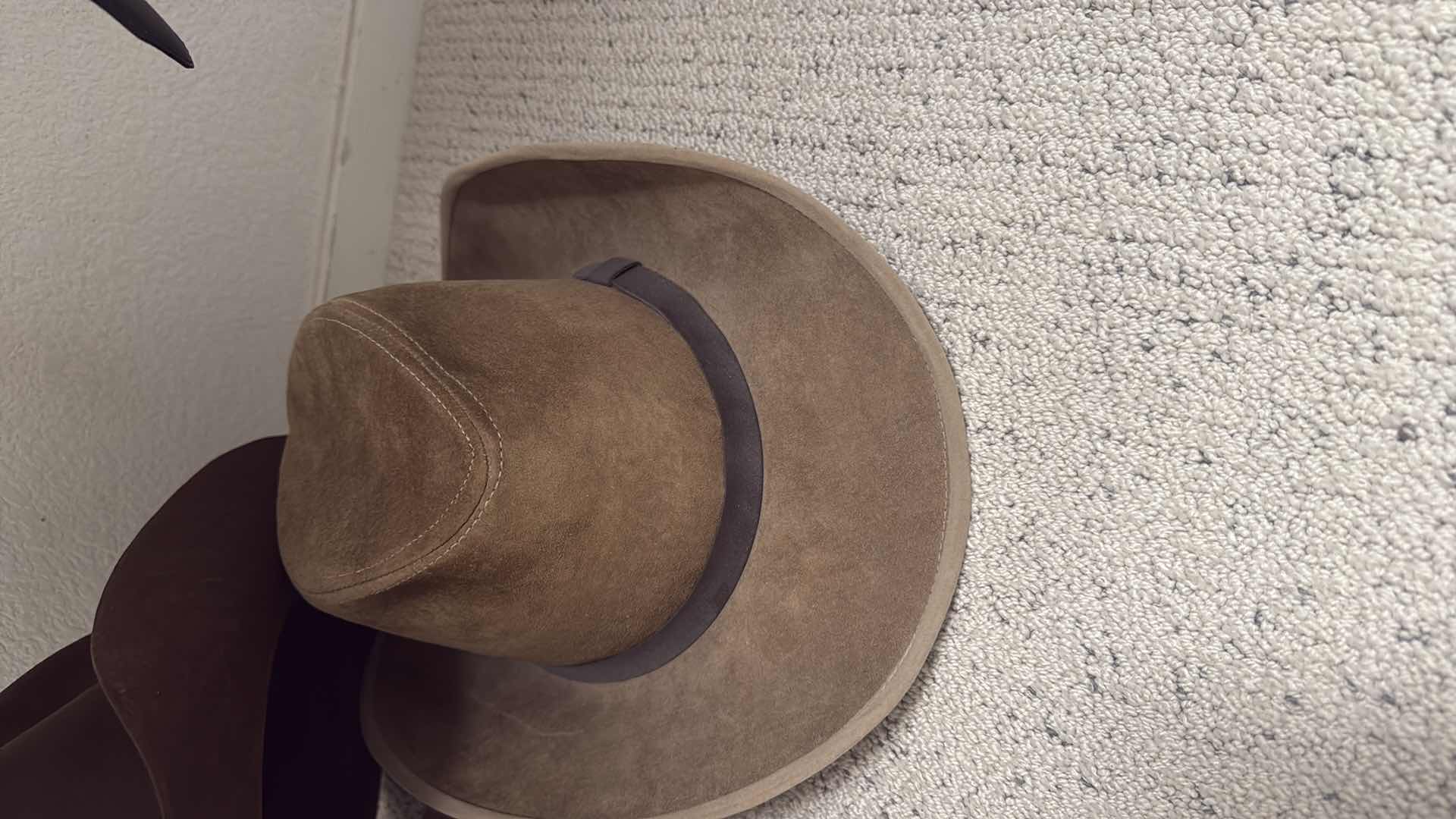 Photo 2 of 3-FELT COWBOY HATS