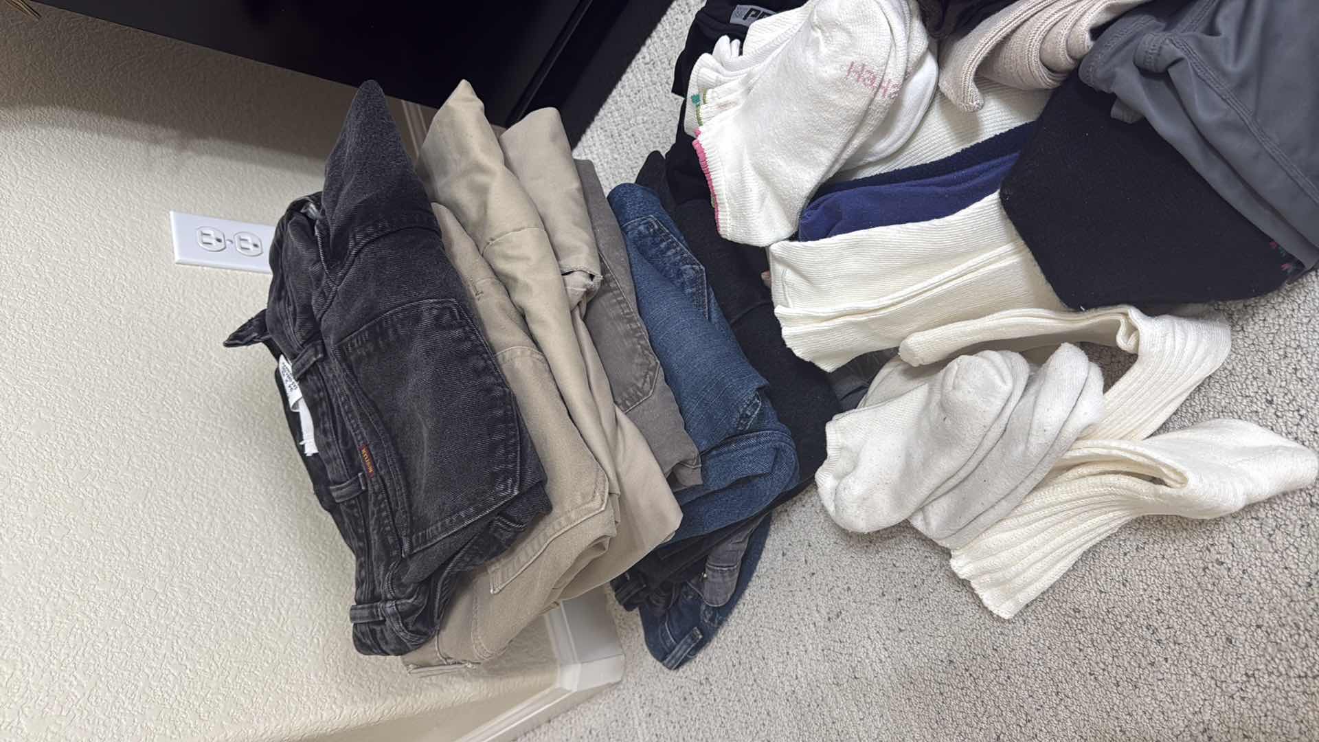 Photo 1 of MEN’S CLOTHING (PANTS 34x32)