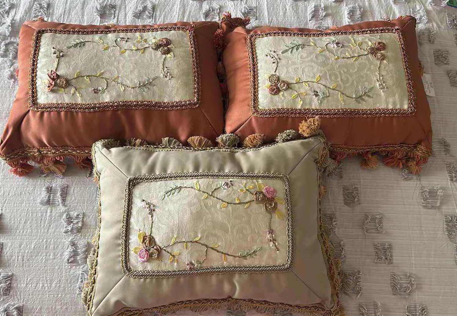 Photo 1 of 3- DECORATIVE PILLOWS W TASSELS 17" X 11"