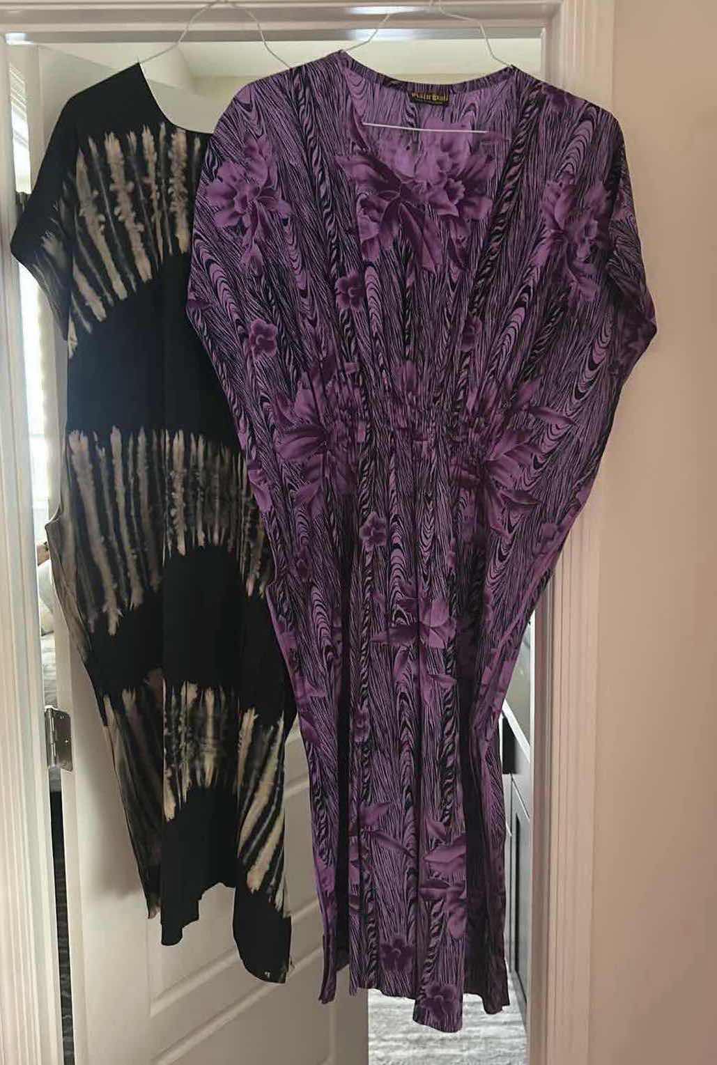 Photo 1 of 2- INDONESIAN STYLE KIMONOS SIZE LARGE