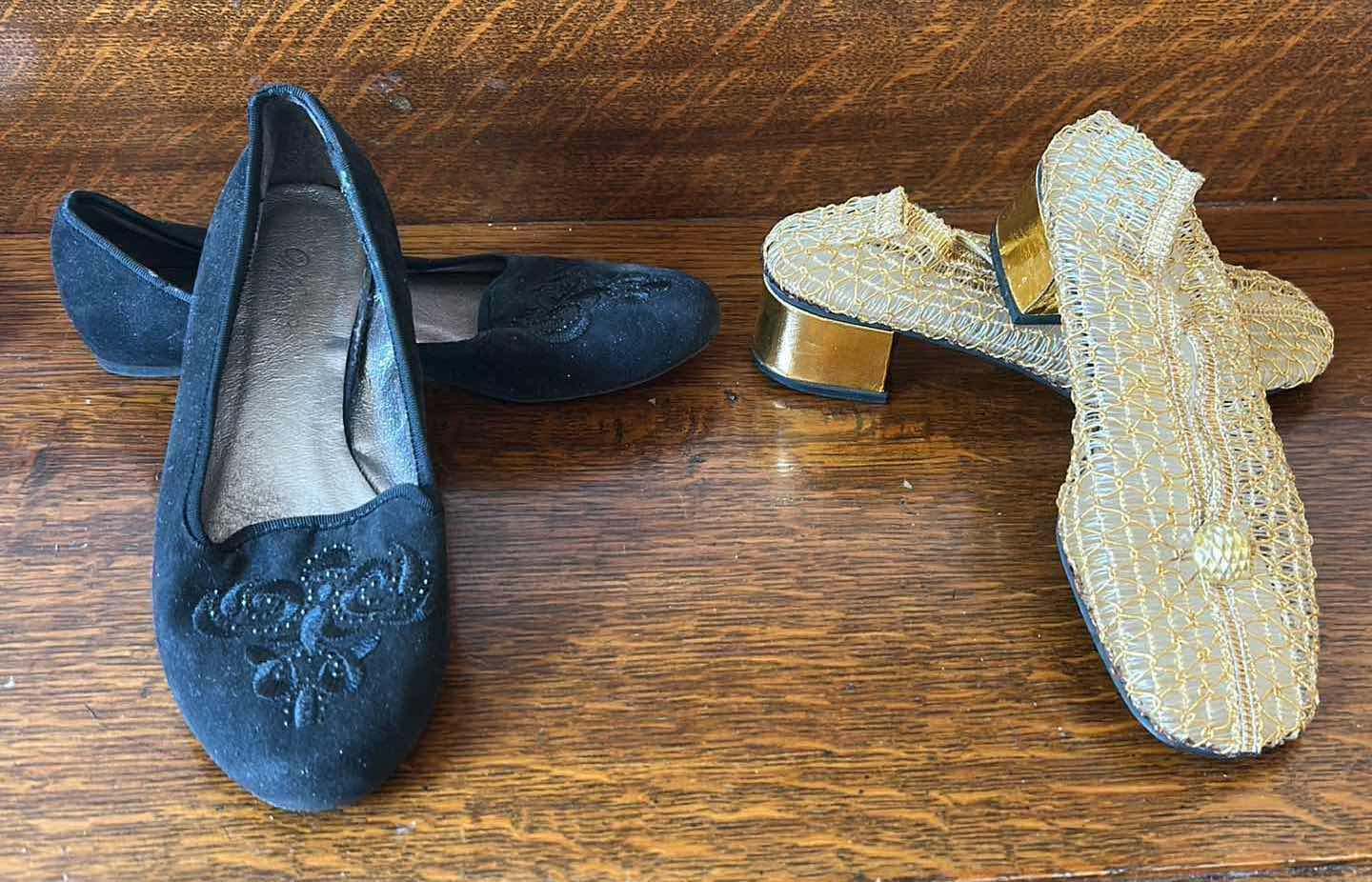 Photo 1 of 6- VARIOUS PAIRS VINTAGE BALLET FLATS & SLIPPERS (6)