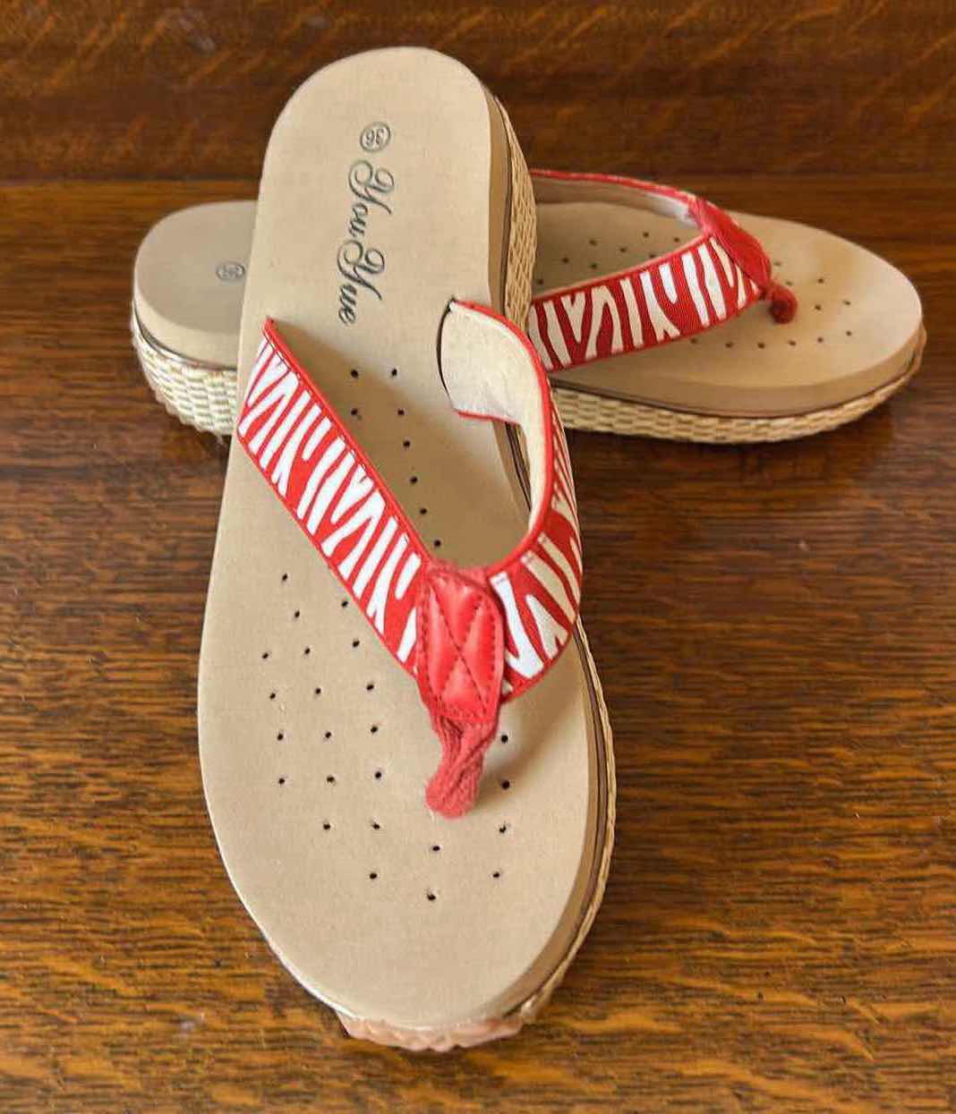 Photo 1 of 4- PAIRS SANDALS (5.5)
