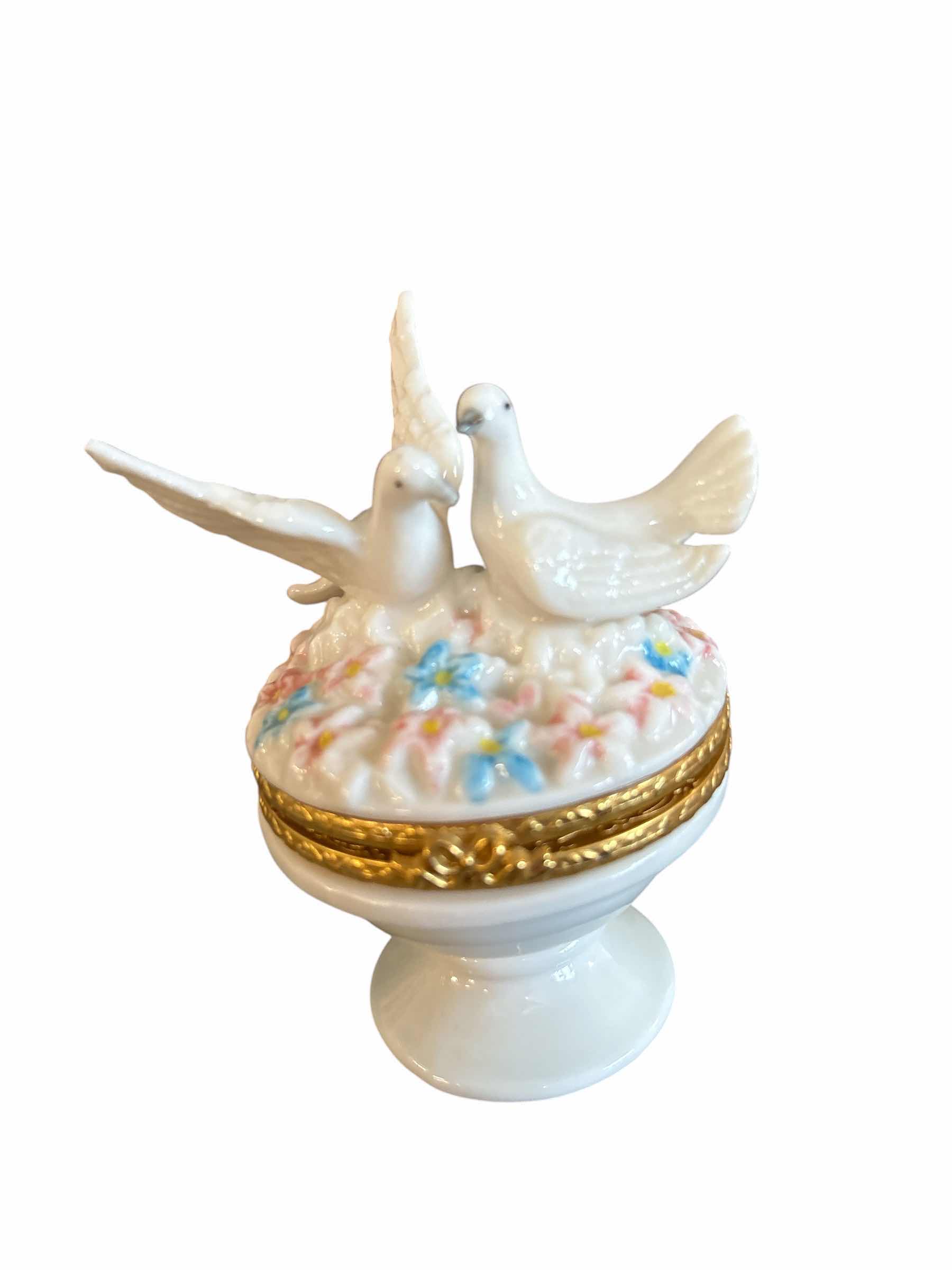 Photo 1 of (2)PCS VINTAGE TERIS HALLMARK GLASS & PORCELAIN DOVES