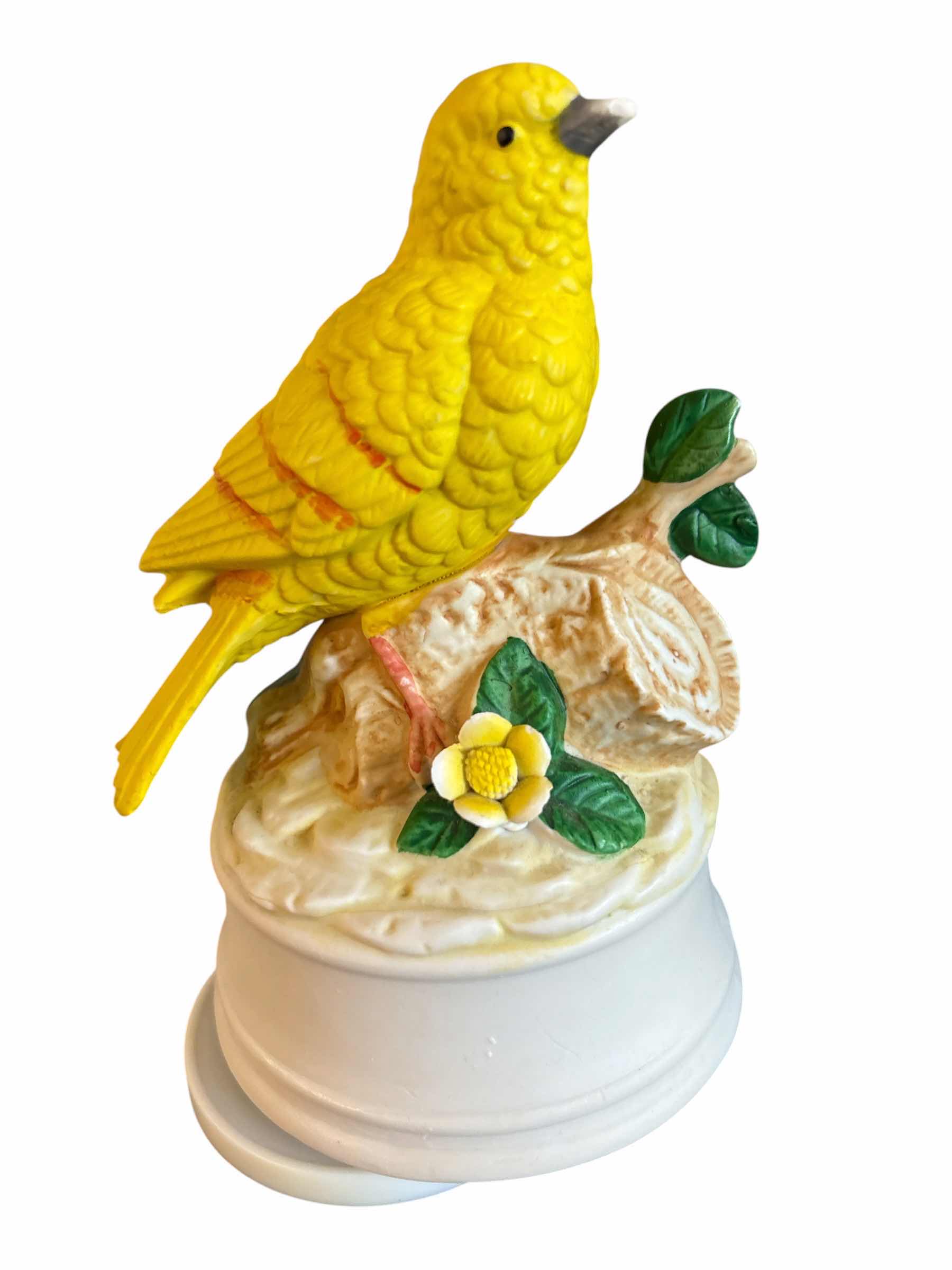Photo 1 of (2)PCS ROBIN & YELLOW CANARY MUSIC BOX H6.5”